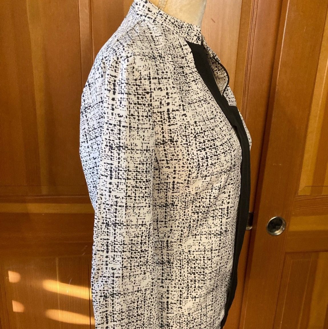 Designer × Other Nwt, Lavishly Paris Women’s Notched Blouse Size M / US 6-8 / IT 42-44 - 12 Thumbnail