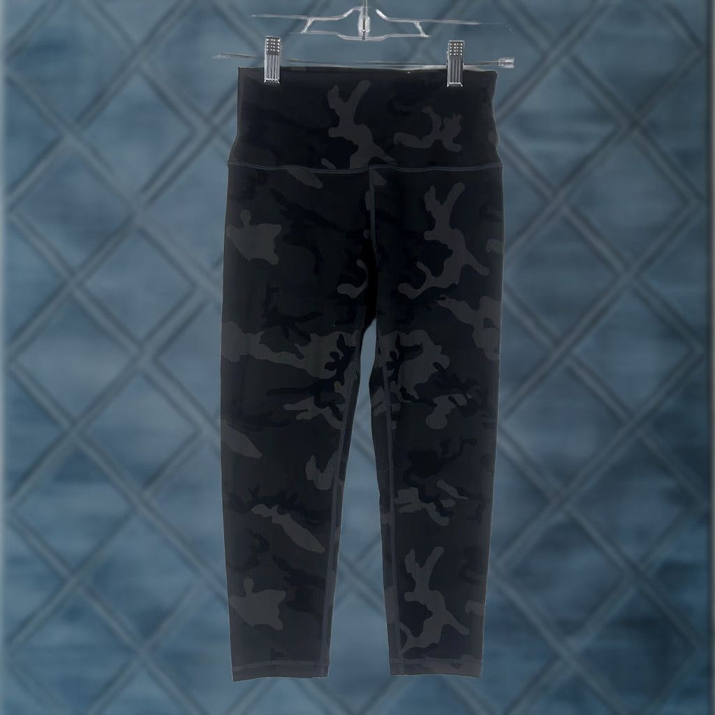 Vintage Zyia Active Capri Leggings Womens 2 Gray Camo Stretch Athletic Gym Run Yoga Leggings Size 26" / US 2 / IT 38 - 1 Thumbnail