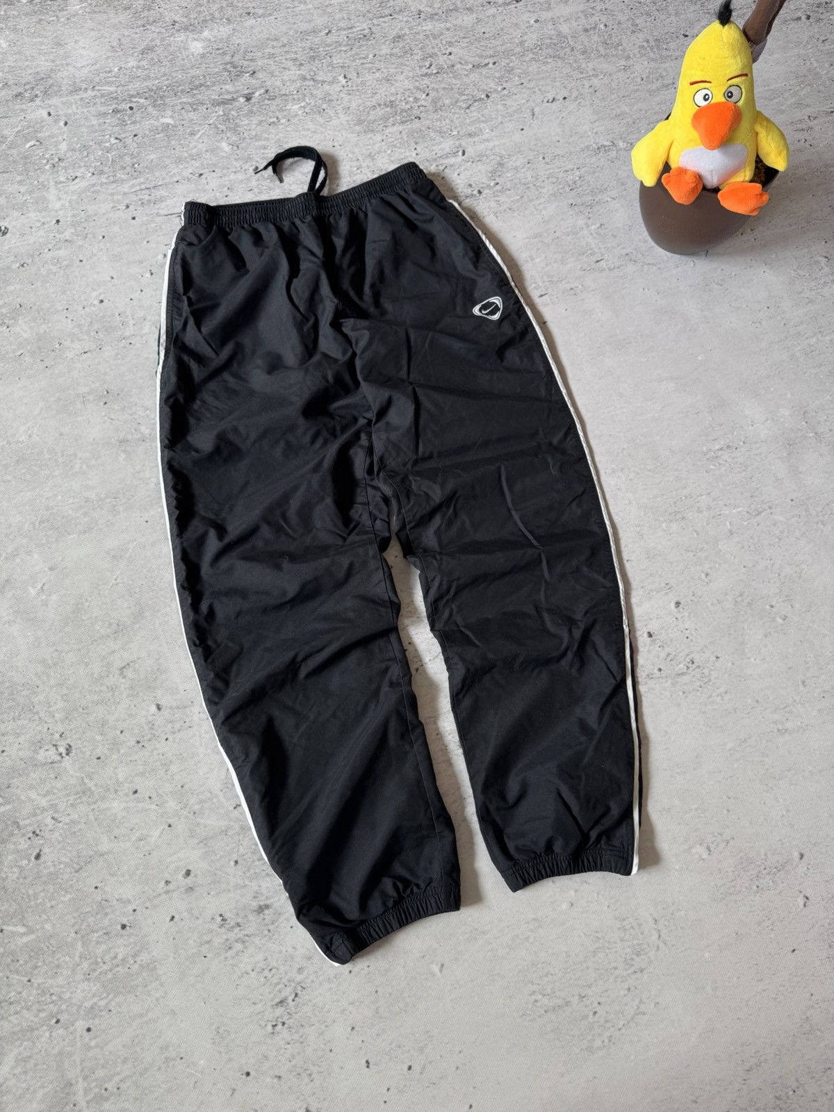 Nike × Vintage NIKE NYLON VINTAGE Y2K OVERSIZE BAGGY FIT PANTS SWEATPANTS Size US 32 / EU 48 - 1 Thumbnail