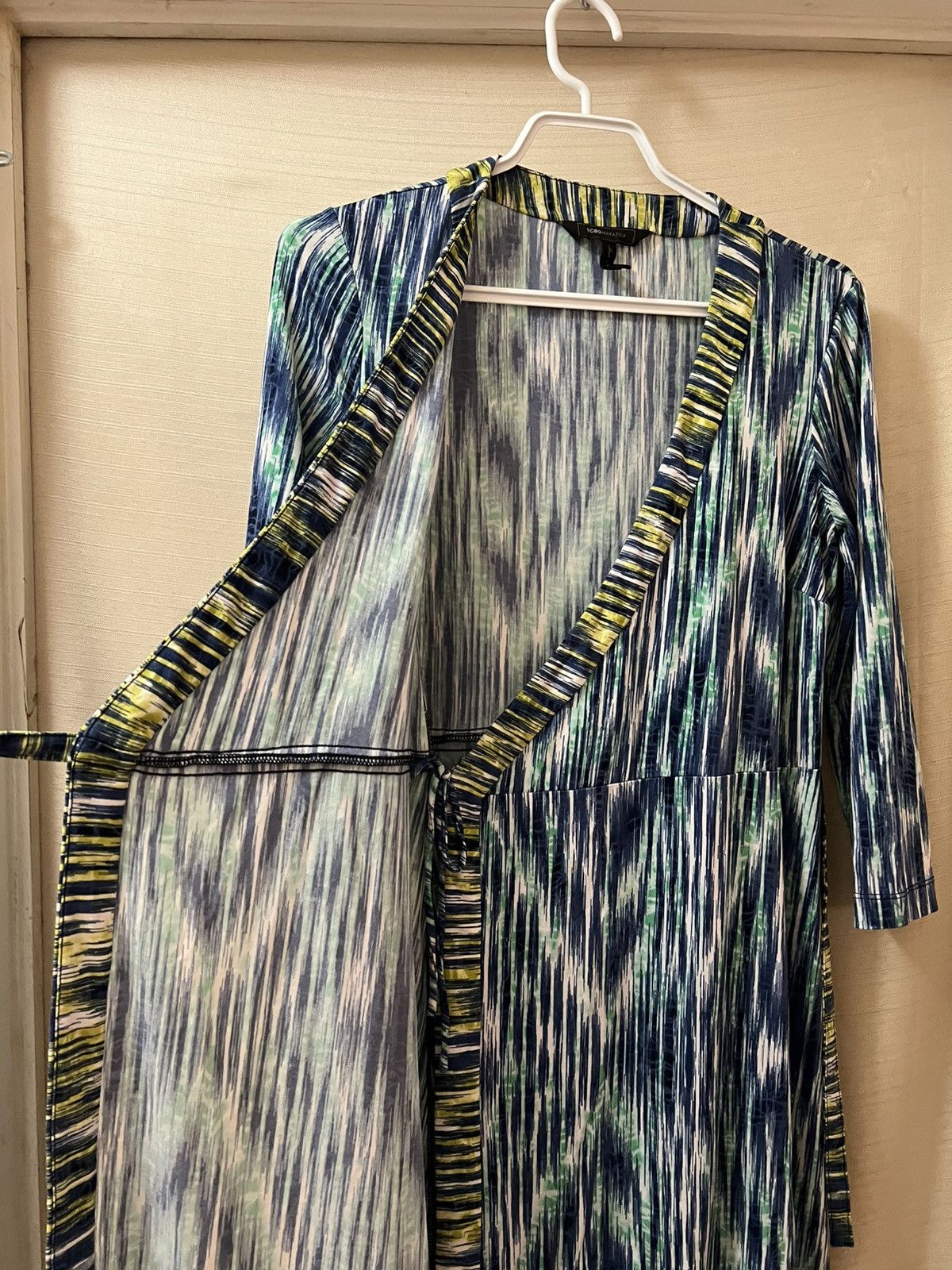 Bcbgmaxazria Bcbgmaxazria wrap dress size small Size S / US 4 / IT 40 - 5 Thumbnail