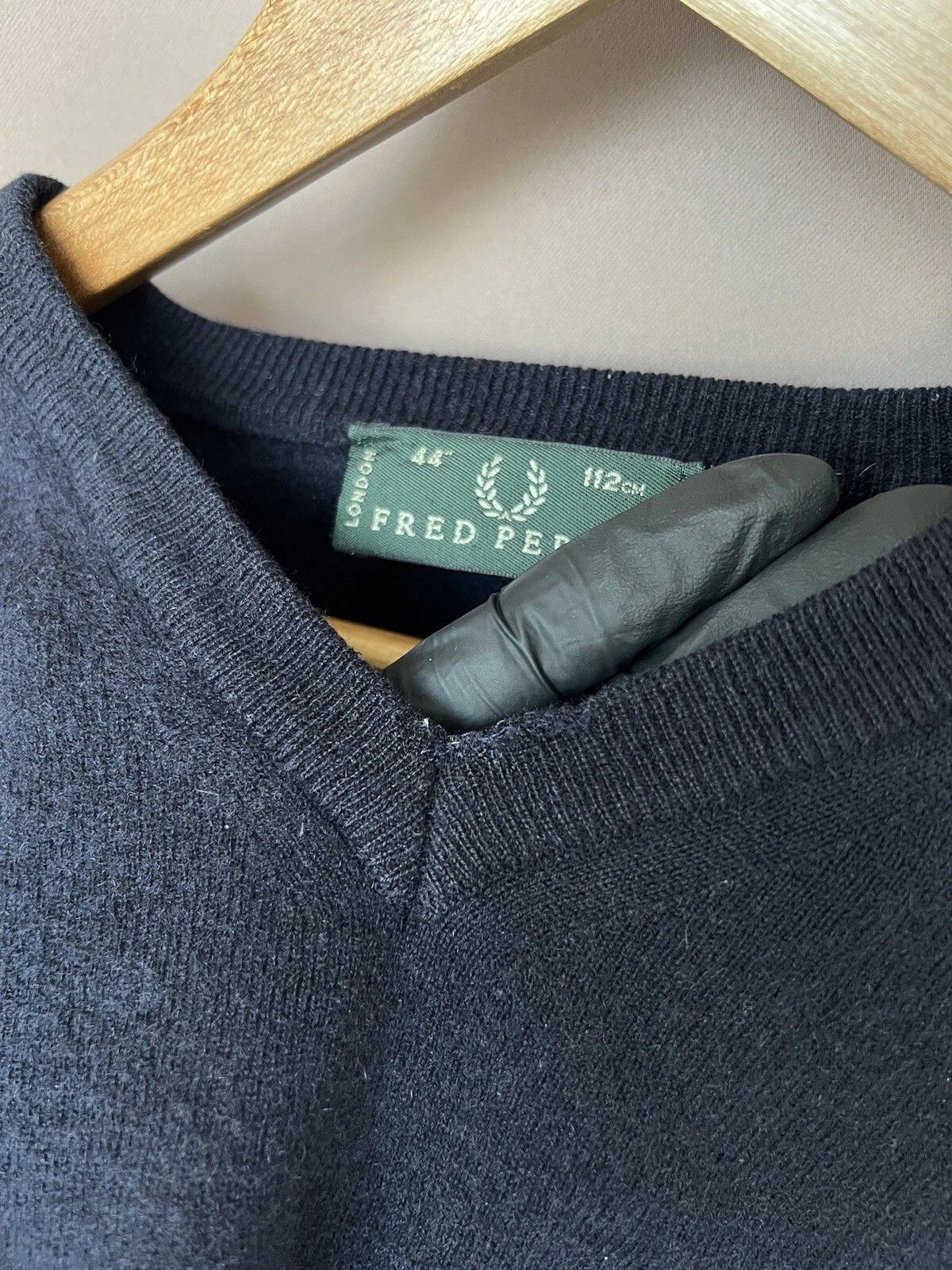 Fred Perry Fred Perry V-Neck Jumper Wool Sweater Mens Size 44 or M Size US M / EU 48-50 / 2 - 15 Thumbnail