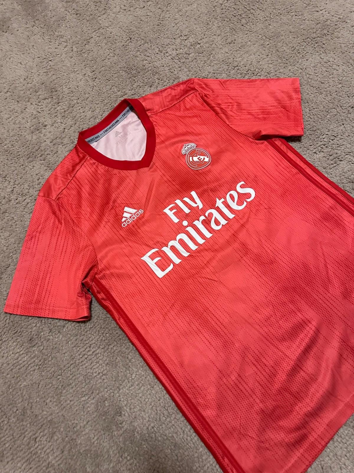 Adidas REAL MADRID 2018 2019 THIRD FOOTBALL SHIRT SOCCER JERSEY Size US M / EU 48-50 / 2 - 3 Thumbnail