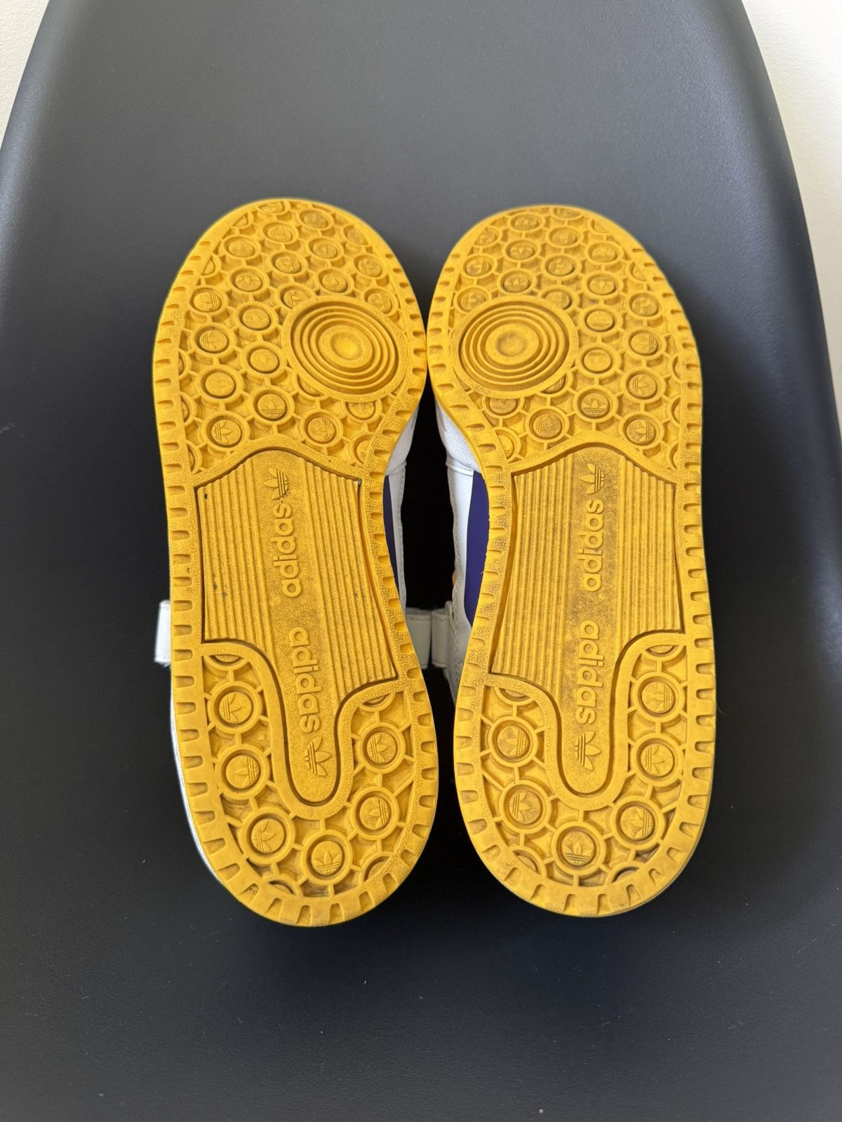 Adidas Adidas forum lakers Size US 8 / EU 41 - 7 Thumbnail