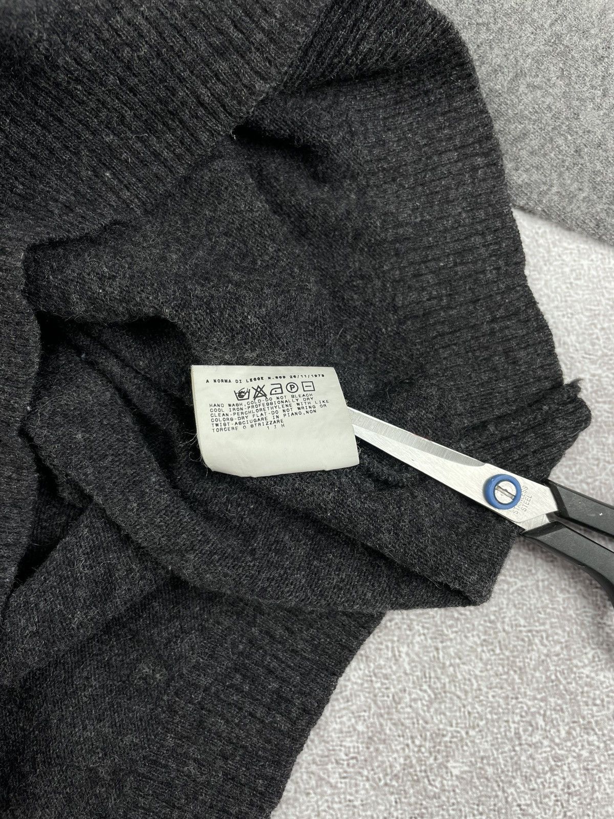 Versace × Versace Jeans Couture × Vintage Vintage Versace Jeans Couture Wool Sweater Size US XXL / EU 58 / 5 - 9 Thumbnail