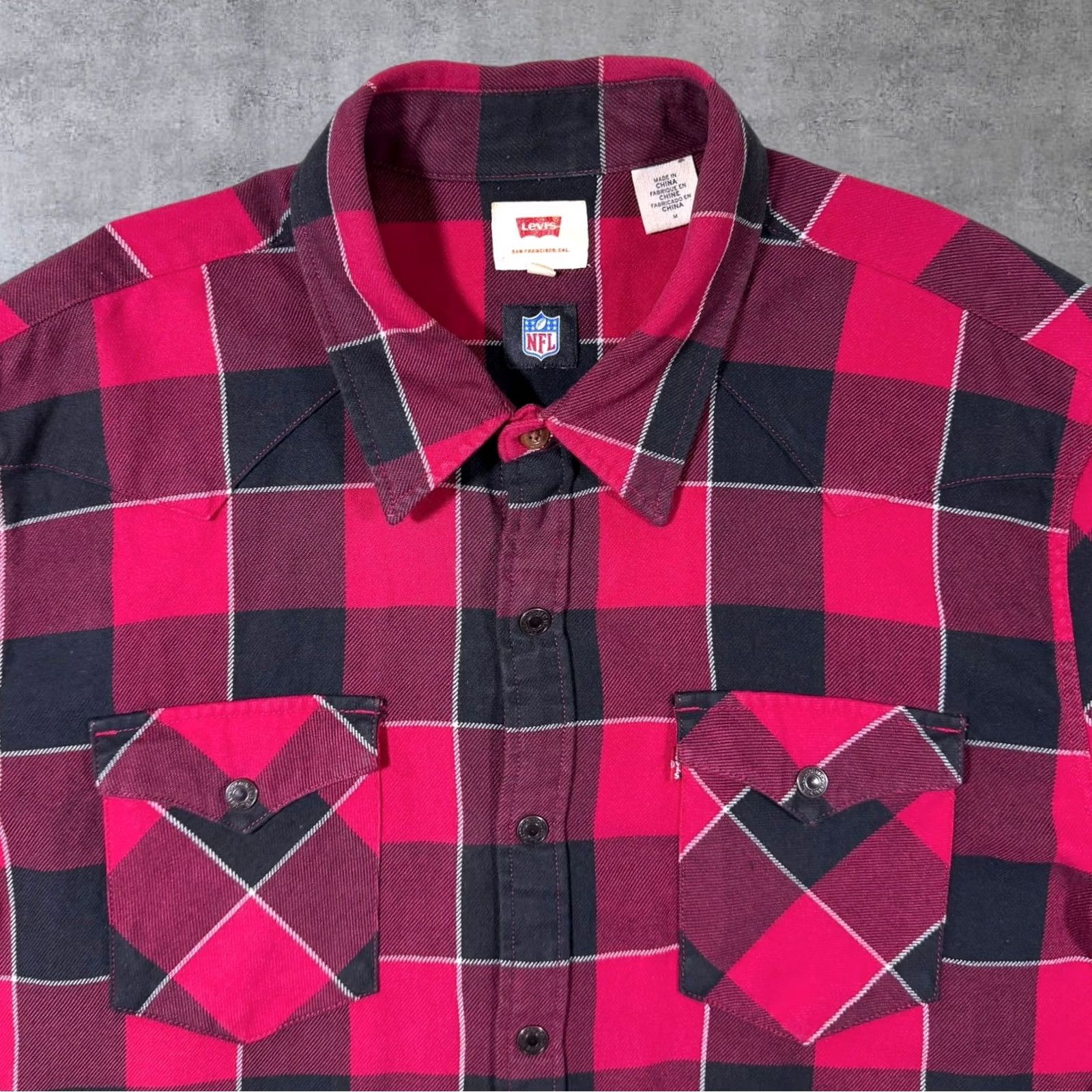 Levi's Levi's NFL Atlanta Falcons Red Black Plaid Check Long Sleeve Flannel Shirt Medium Size US M / EU 48-50 / 2 - 2 Thumbnail