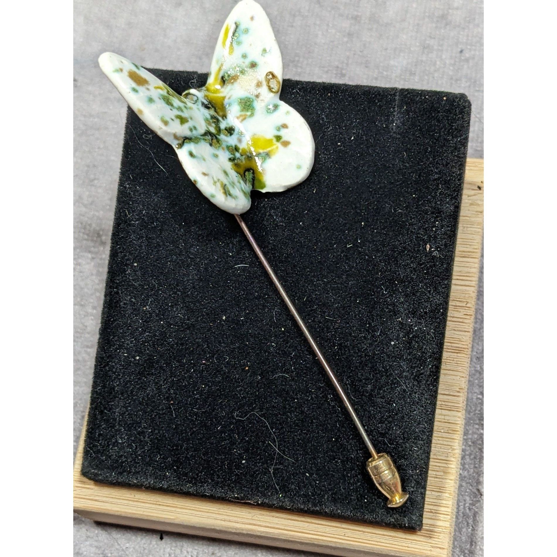 Other Vintage Ceramic Butterfly Stick Pin Mottled White And Green Size ONE SIZE - 4 Thumbnail