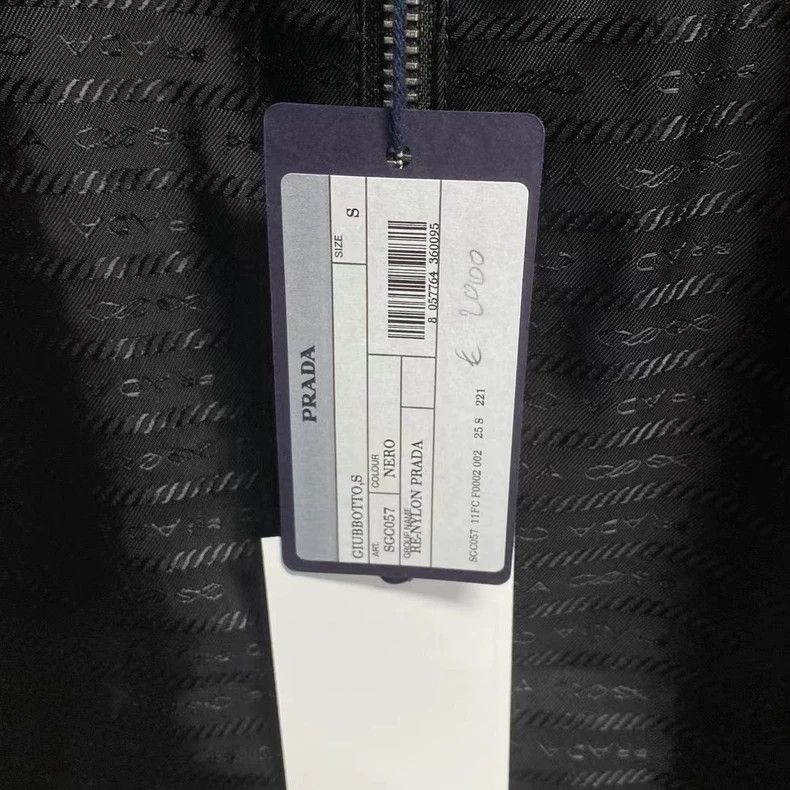 Prada Prada The latest black dark pattern full print pattern logo Size US S / EU 44-46 / 1 - 5 Thumbnail