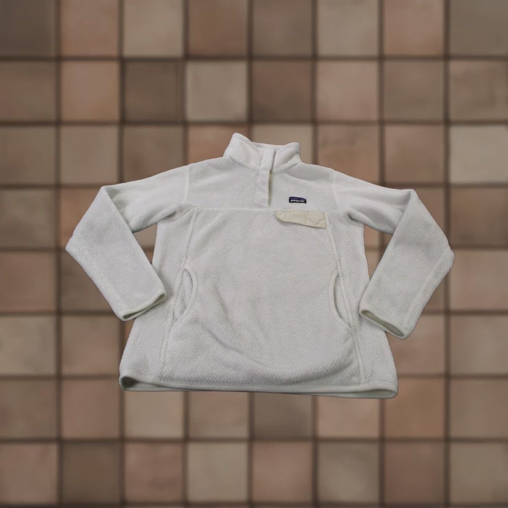 Patagonia Patagonia Jacket Womens M White Snap T Fleece Fuzzy Sweater Outdoors Camping Size M / US 6-8 / IT 42-44 - 1 Thumbnail