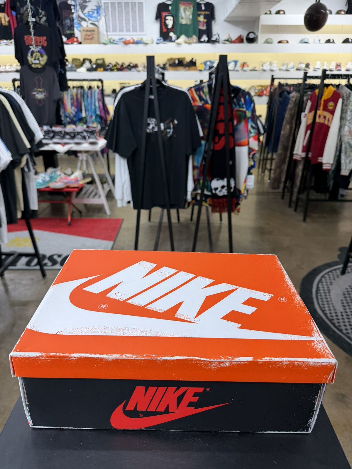 Jordan Brand Air Jordan 1 Chicago Lost & Found Size 8.5 (2022) Size US 8.5 / EU 41-42 - 13 Thumbnail