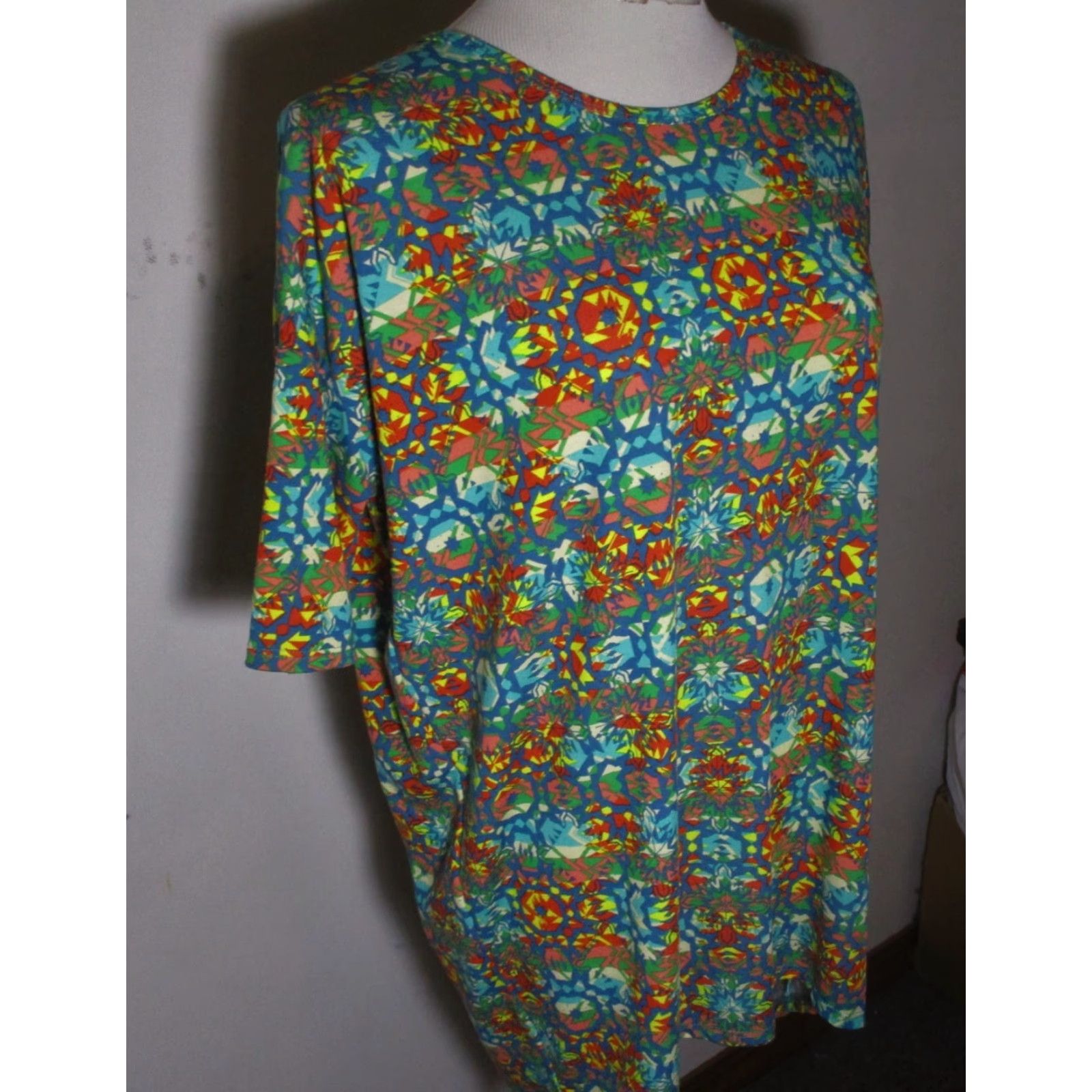 Vintage LULAROE Turquoise Pink Irma Short Sleeve Tunic Top S NWT Shirt Blouse Women's Tunic Size S / US 4 / IT 40 - 3 Thumbnail