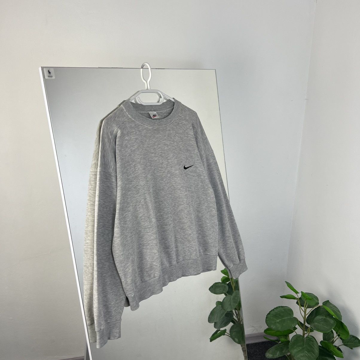 Vintage Vintage Y2K Nike Swoosh Boxy Fit Sweatshirt 90s Style Size US L / EU 52-54 / 3 - 1 Thumbnail