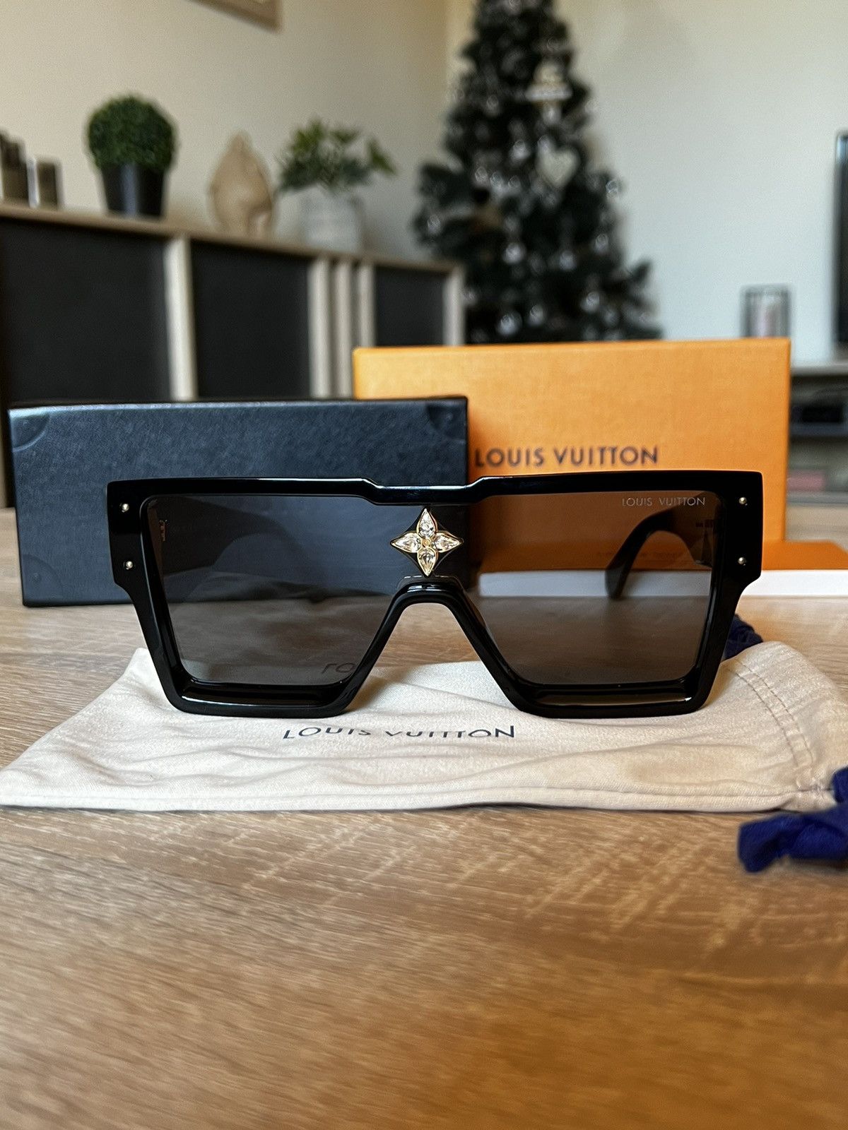 Louis Vuitton Cyclone Sunglasses Louis Vuitton. Size ONE SIZE - 1 Thumbnail