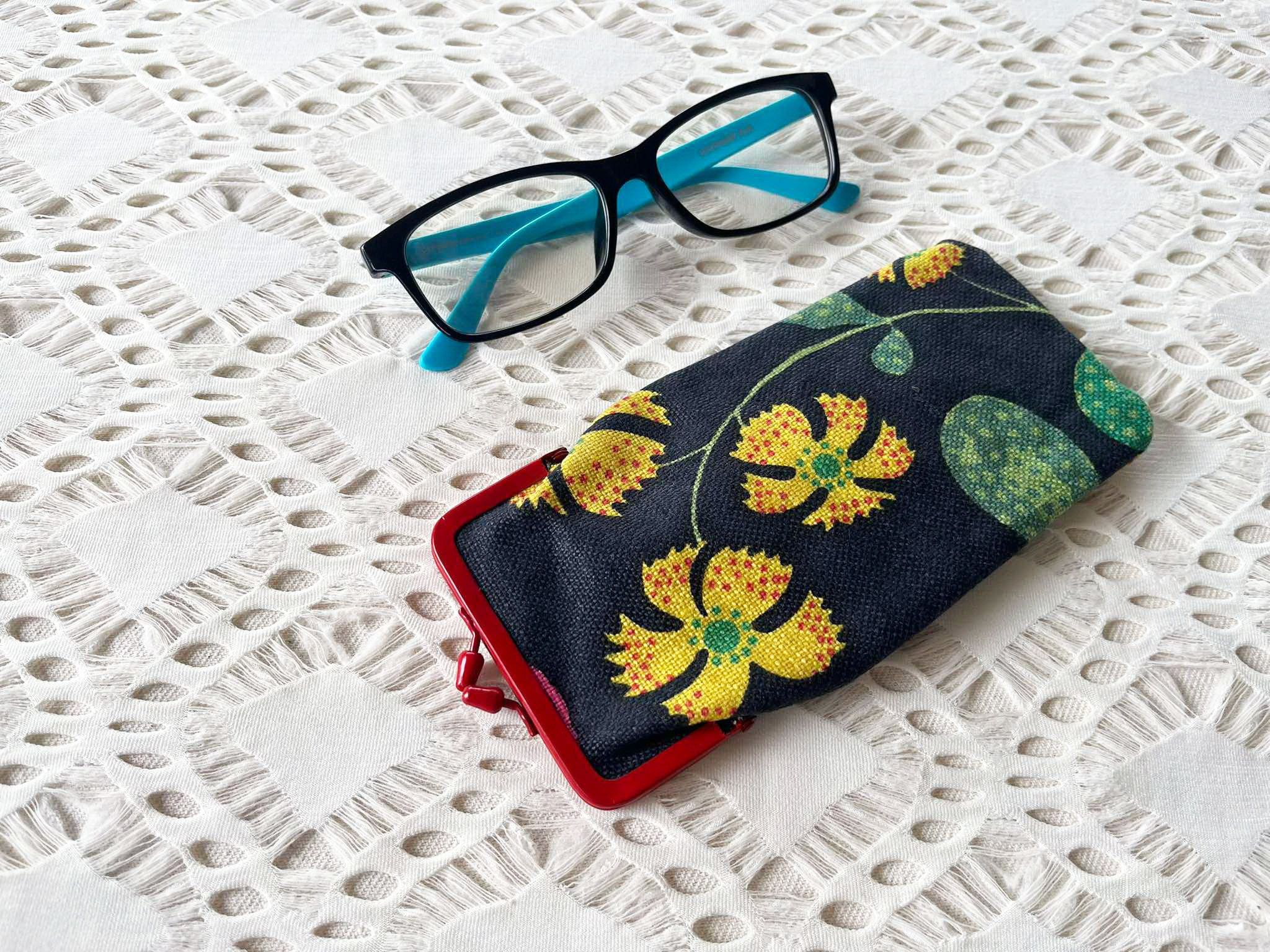 Vintage Black yellow green FLORALS printed, RED frame glasses case Size ONE SIZE - 5 Thumbnail