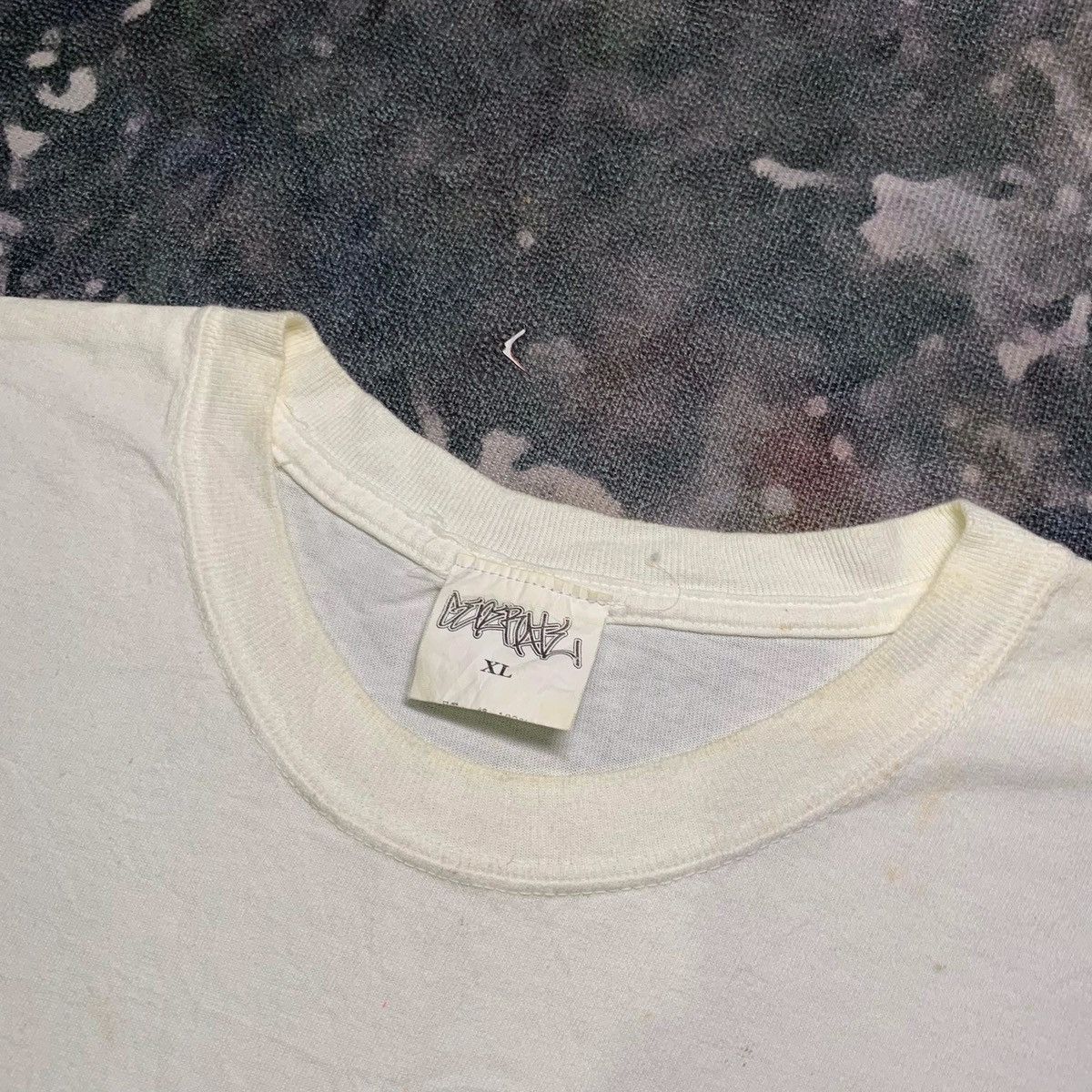 Vintage 90s Graffiti Tshirt from DAUM 3D Style Size US XL / EU 56 / 4 - 4 Thumbnail