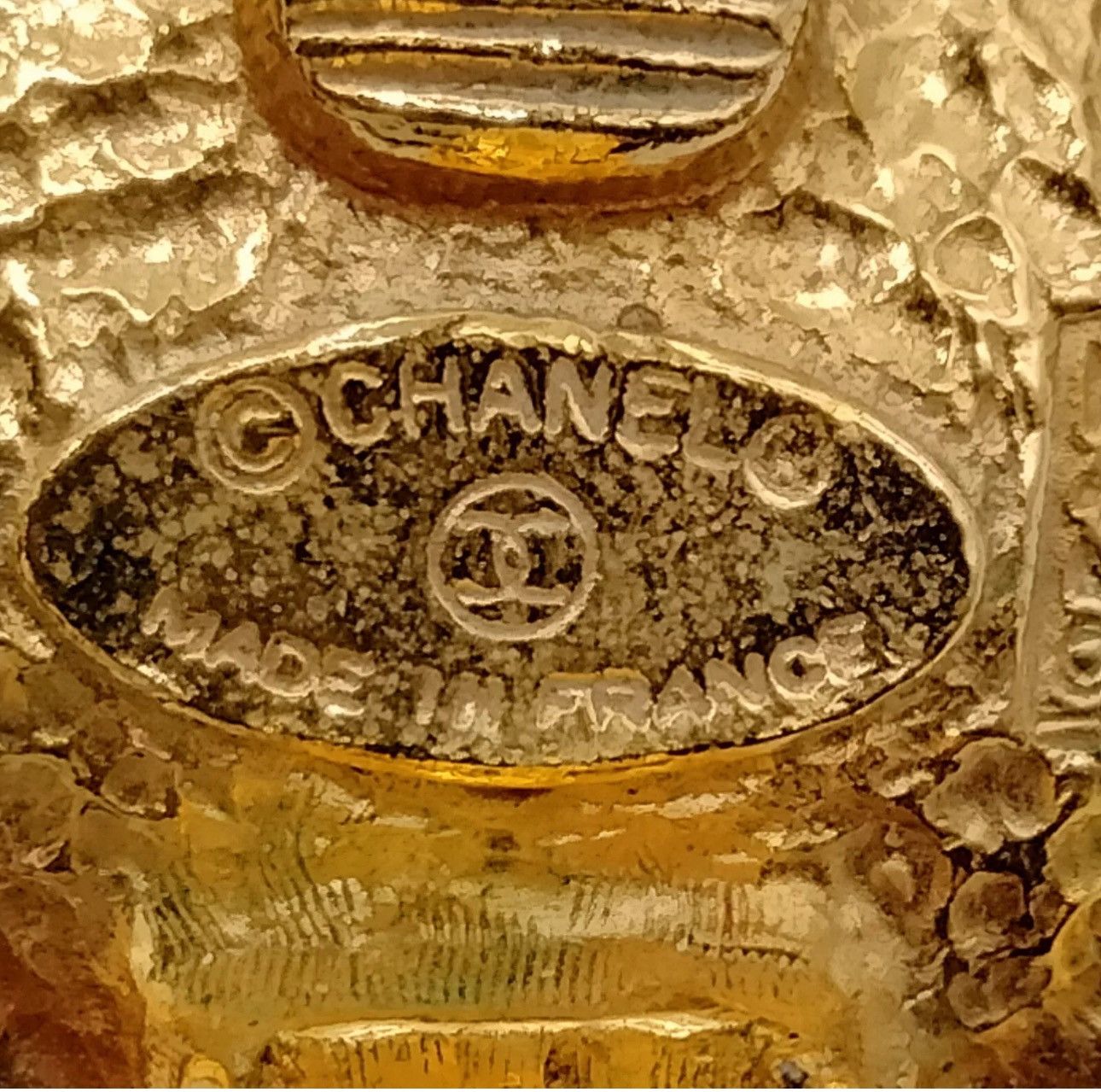 Chanel Chanel Earring Gold Whites Luxury Brand in Mint Condition Size ONE SIZE - 7 Thumbnail