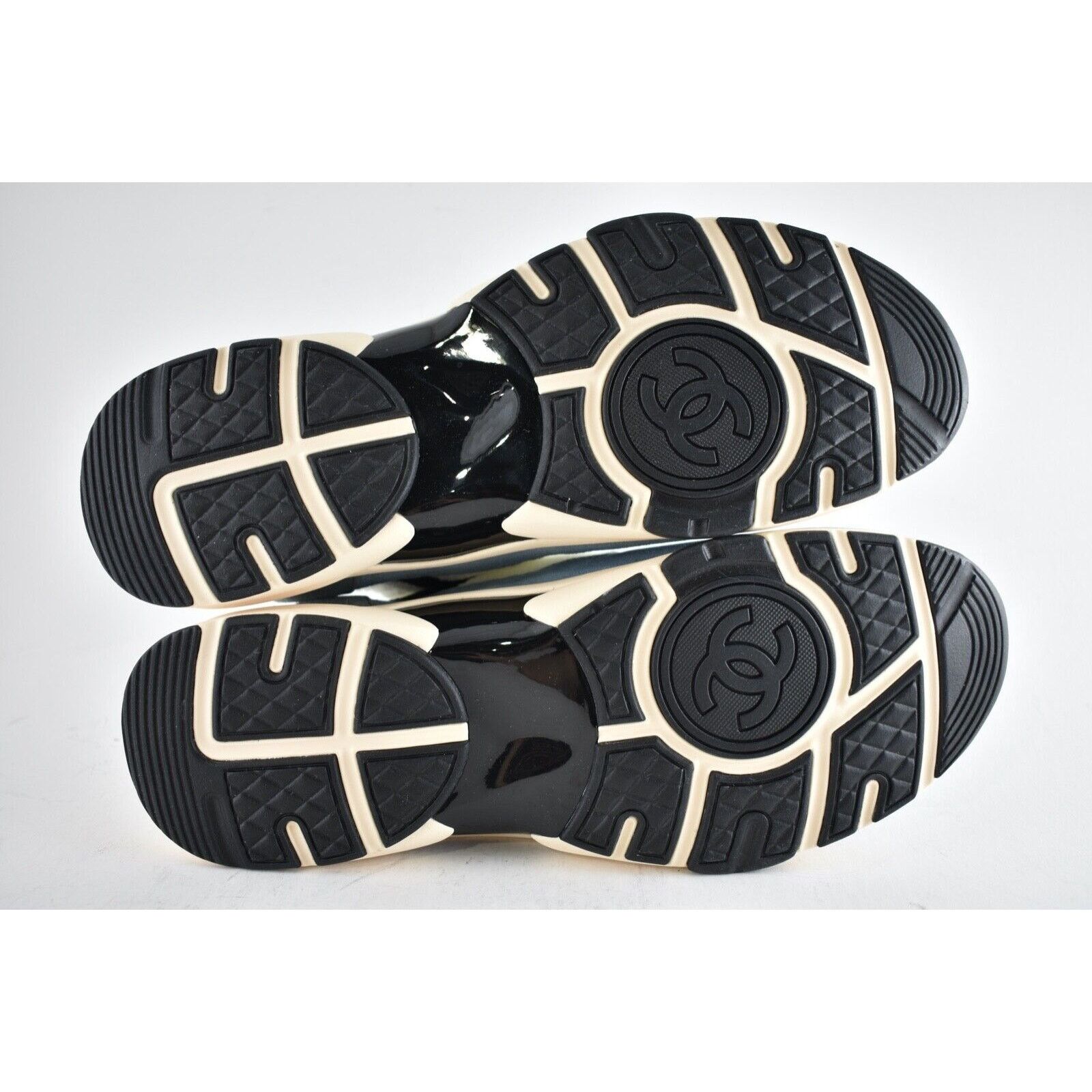 Chanel Chanel 22C Suede Knit CC Logo Low Top Trainer Sneaker 44 11 Size US 11 / EU 44 - 8 Thumbnail