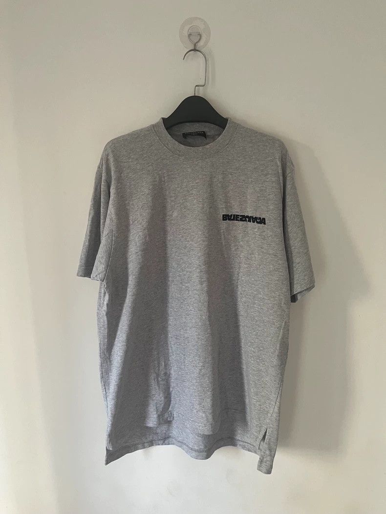Balenciaga Balenciaga Reverse letter loose version to make old round Size US S / EU 44-46 / 1 - 1 Thumbnail