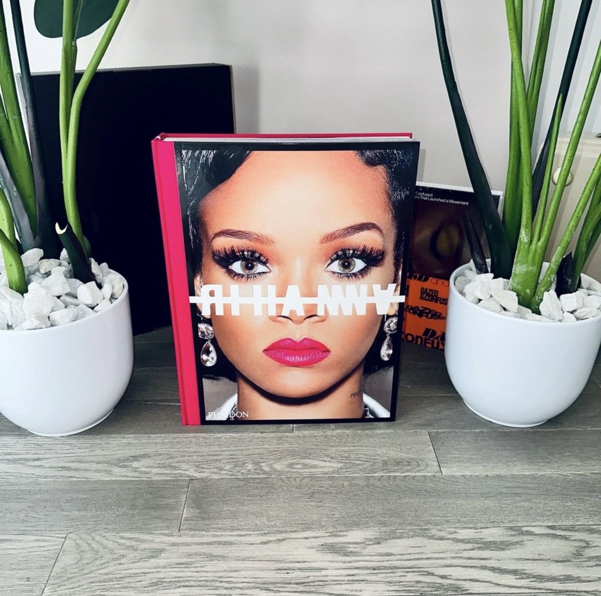Rizzoli RIHANNA Life Photo Book Size ONE SIZE - 1 Thumbnail