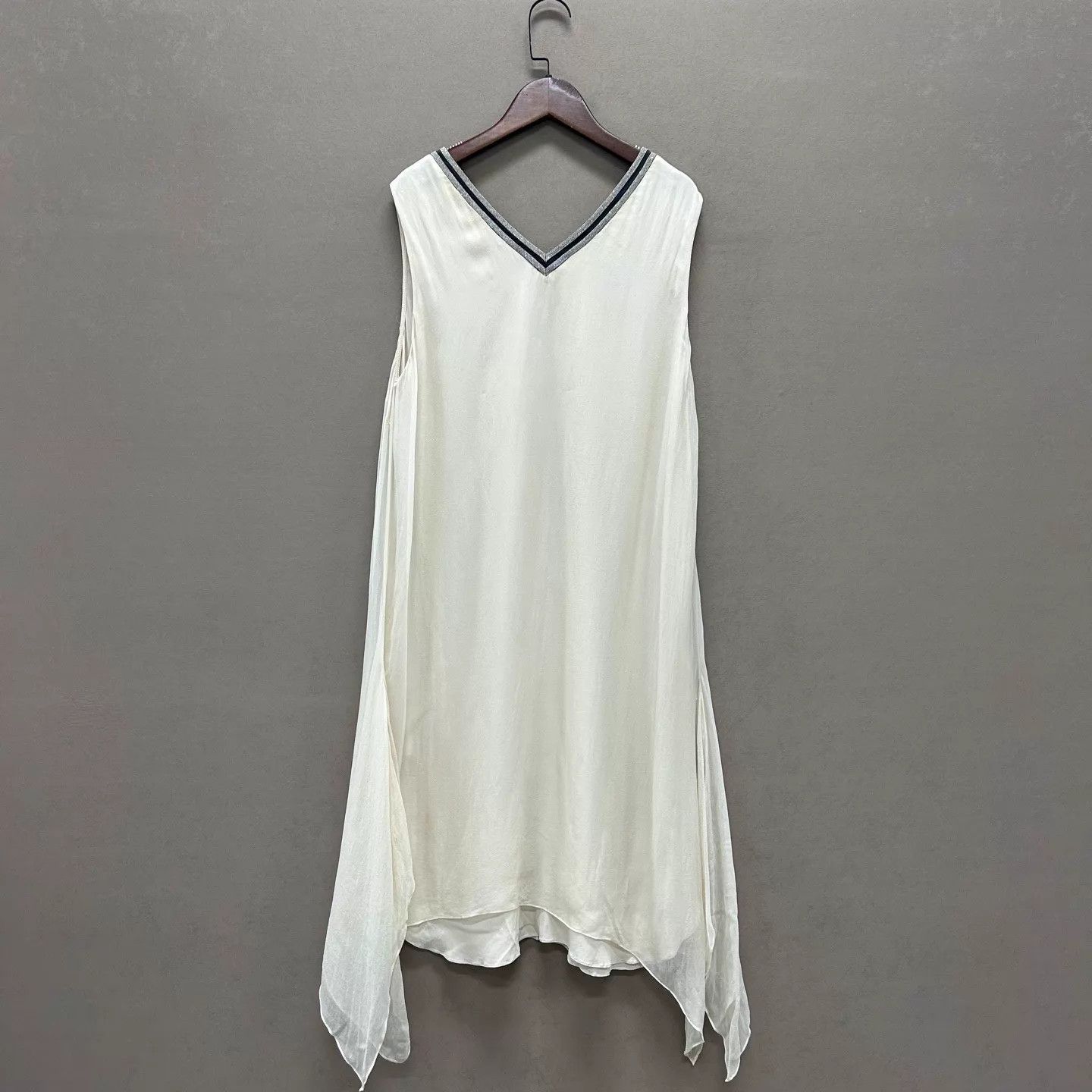 Brunello Cucinelli Brunello Cucinelli 99 New Ivory V-neck Dress L Size L / US 10 / IT 46 - 2 Thumbnail