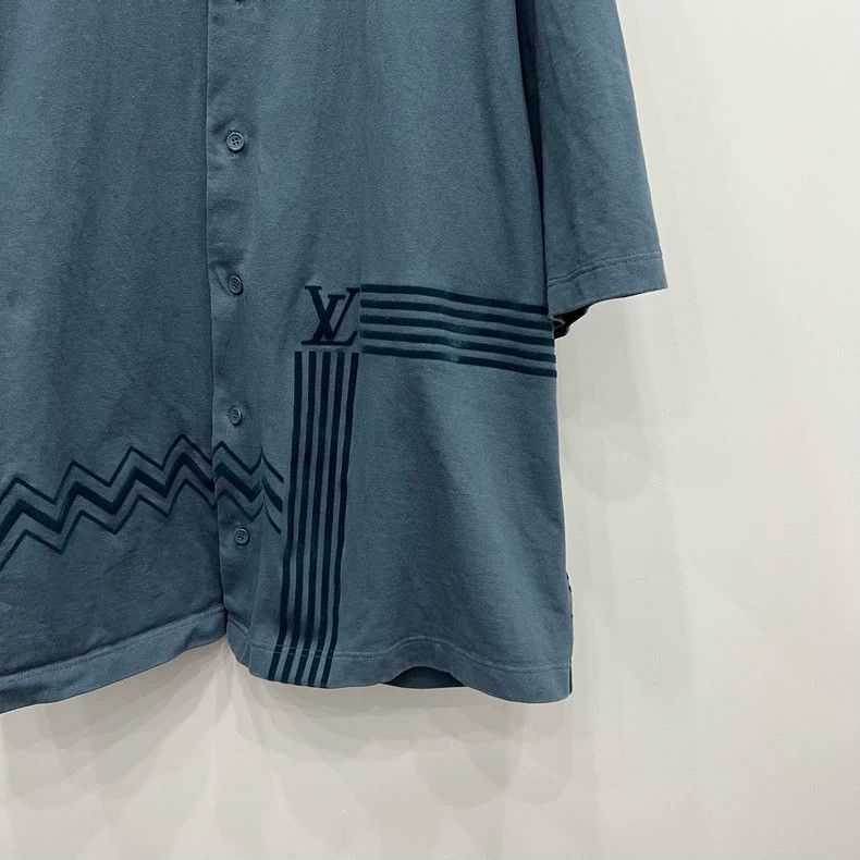 Louis Vuitton Louis Vuitton Flocked Logo printed knit short sleeve shirt Size US L / EU 52-54 / 3 - 7 Thumbnail