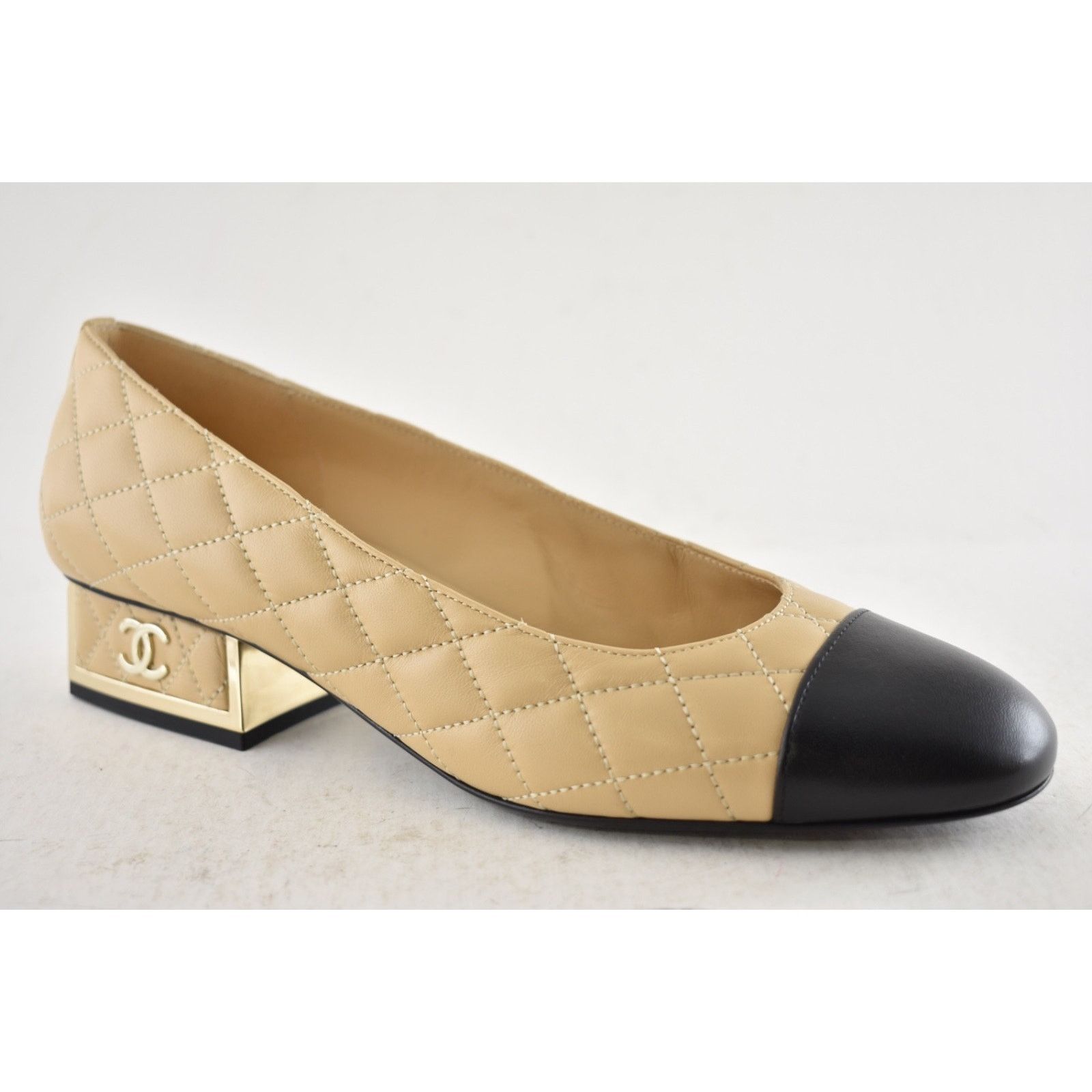 Chanel Chanel 24B Beige Lambskin Quilted CC Block Heel Pumps 37.5 Size US 7.5 / IT 37.5 - 5 Thumbnail