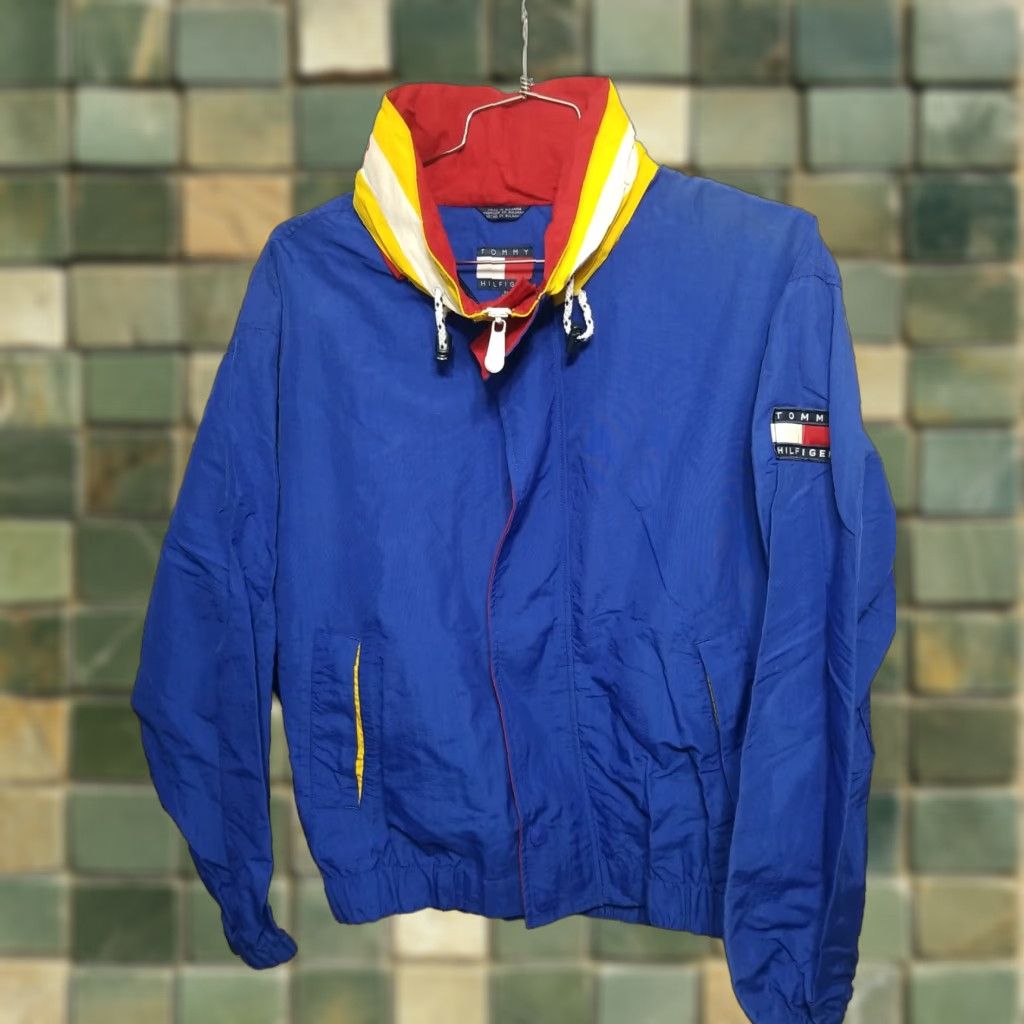 Tommy Hilfiger VINTAGE Tommy Hilfiger Windbreaker Jacket Nylon Hooded Roll Up Hood Blue XL Mens 90s Size US XL / EU 56 / 4 - 1 Thumbnail