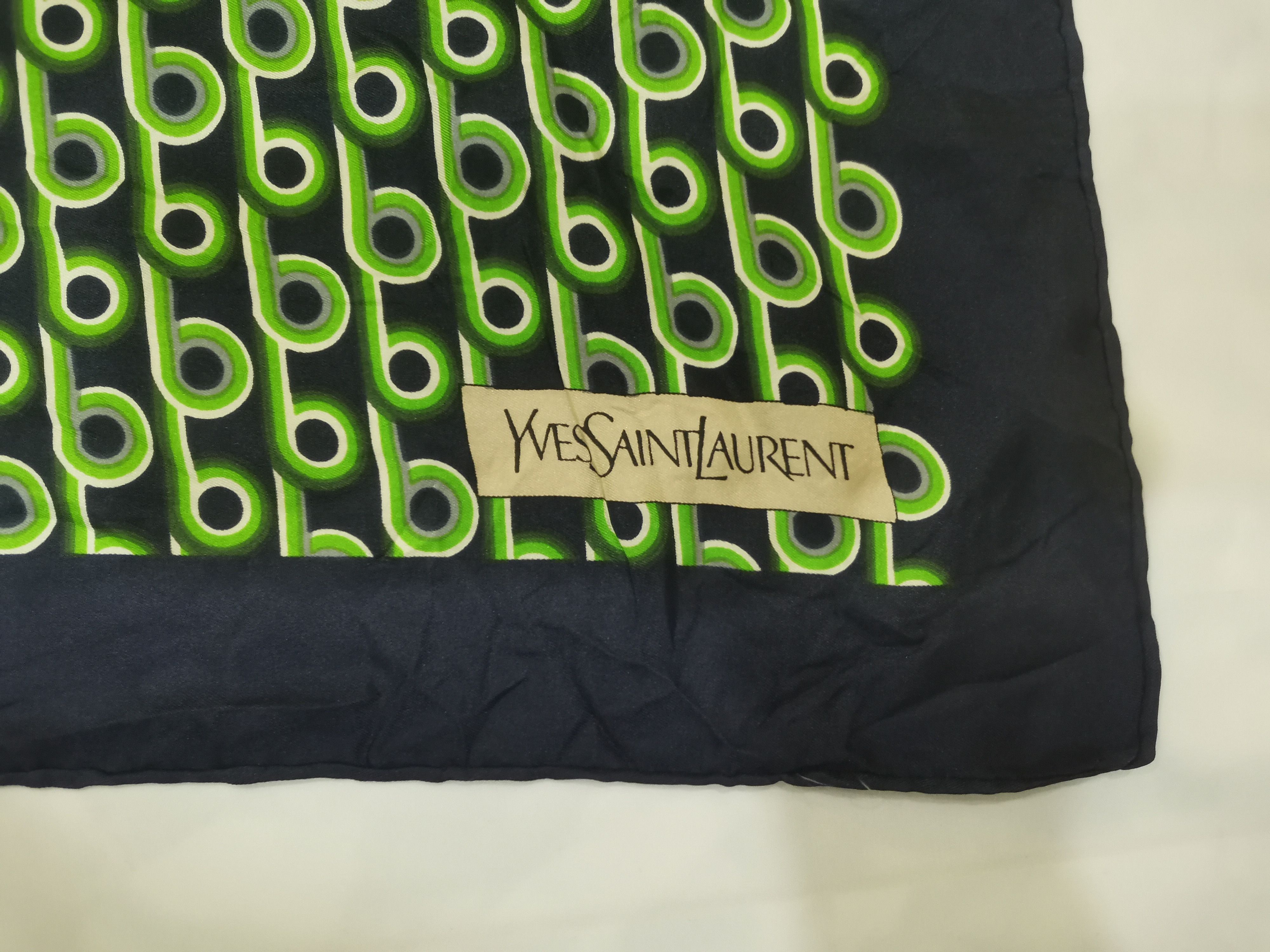 Yves Saint Laurent Rare Yves saint laurent scarves nice design Size ONE SIZE - 2 Thumbnail