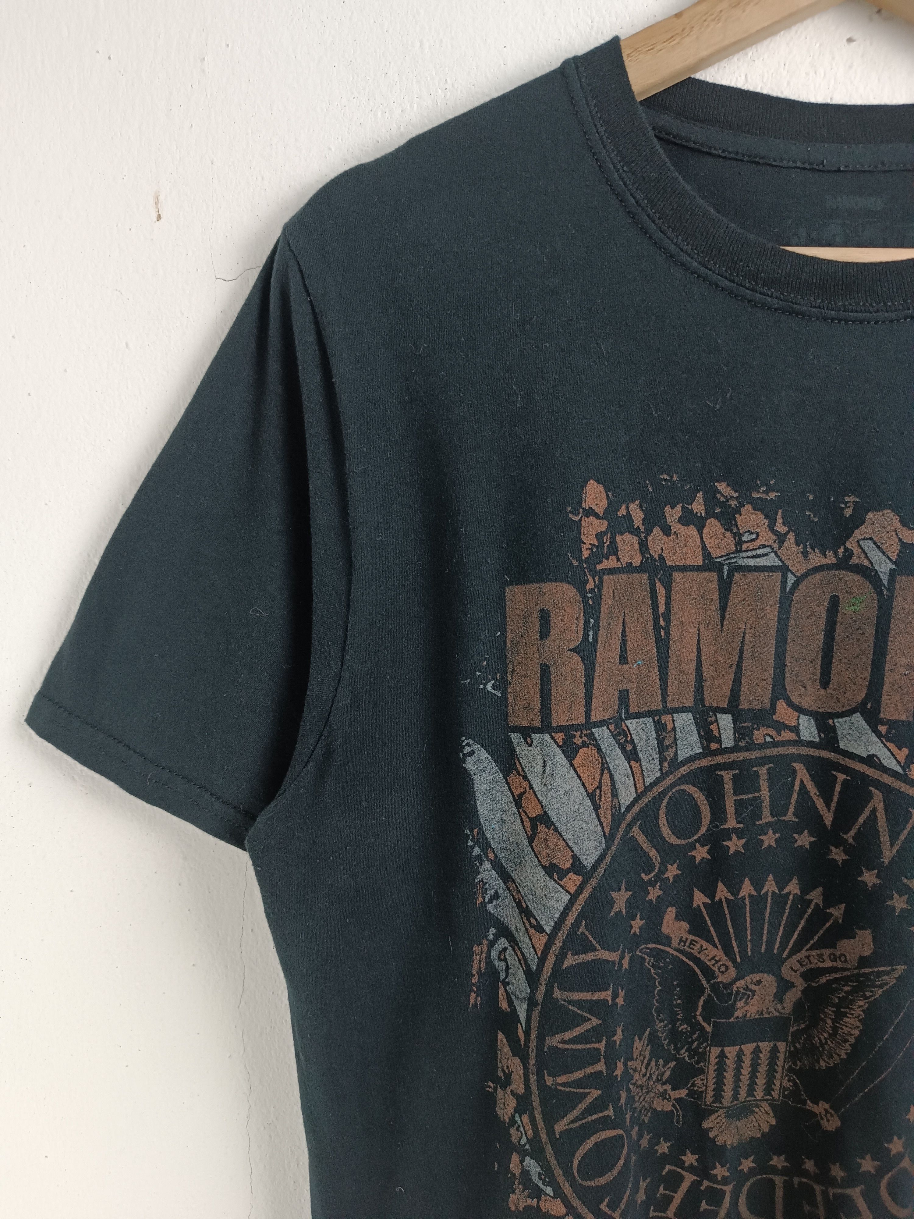 Vintage VINTAGE RAMONES PUNK CLASSIC LOGO TEE RANCID GREENDAY SUM41 Size US M / EU 48-50 / 2 - 5 Thumbnail