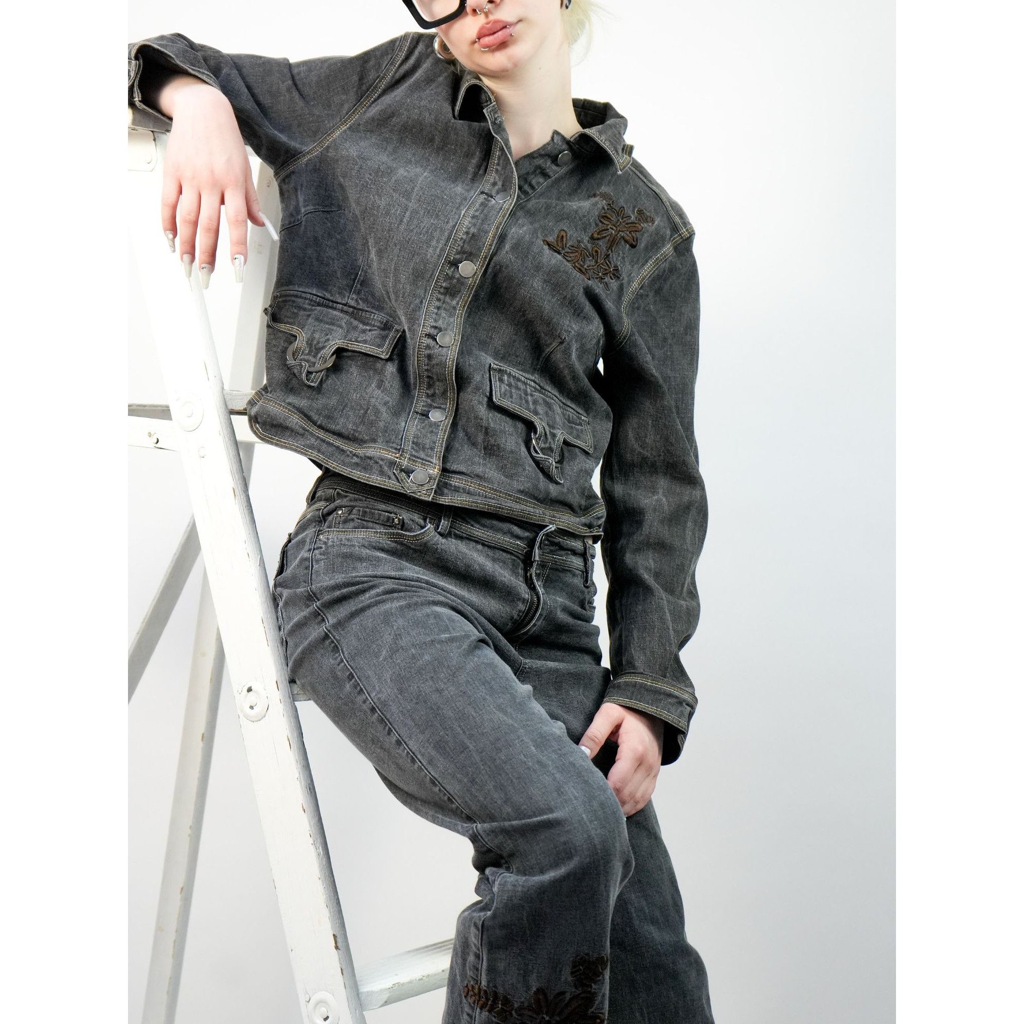 Other Y2k Yukoka Gray Denim Flower Embroidered Jean Set Size 34" / US 12 / IT 48 - 2 Thumbnail