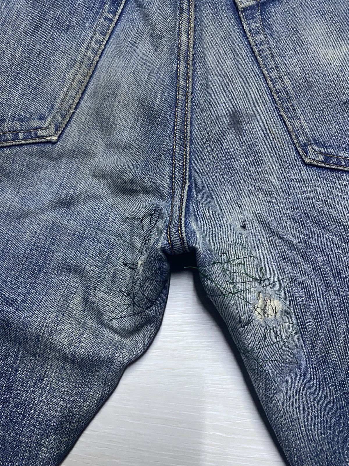 Uniqlo Vintage Uniqlo UJ Repair Faded Wash Distressed Loose Jeans Size US 33 - 9 Thumbnail