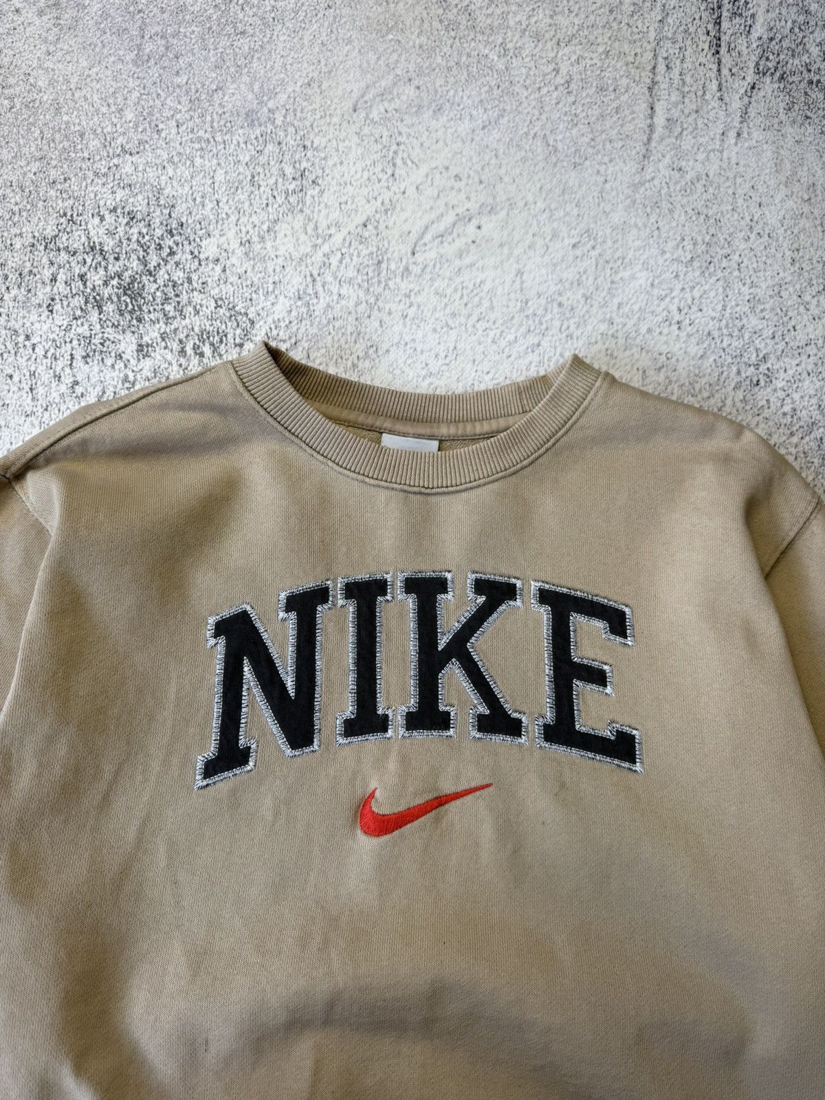 Nike VINTAGE 90s NIKE DISTRESSED CENTER LOGO SWEATSHIRTS CREWNECK Size US S / EU 44-46 / 1 - 6 Thumbnail