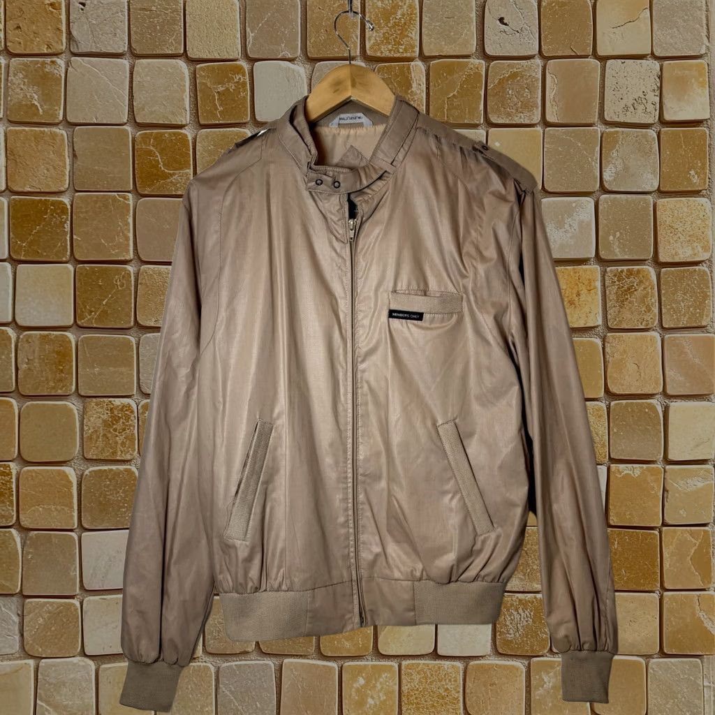 Vintage Members Only Jacket Mens Size 42 Tan Full Zip Bomber Windbreaker in Brown, Men's (Size Xs)