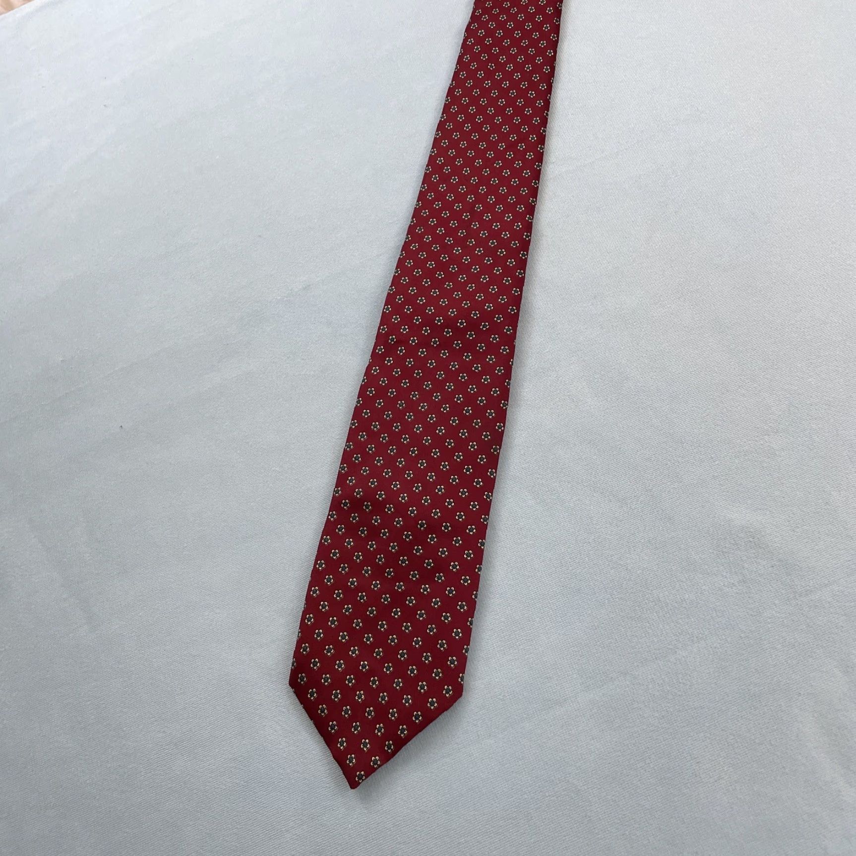 MCM VINTAGE Reed St. James Silk ITALY Tie 3x54 Short MCM Floral Medallion Red Necktie Classic 1970s 90s Macclesfield neat foulard Size US 35 - 2 Thumbnail