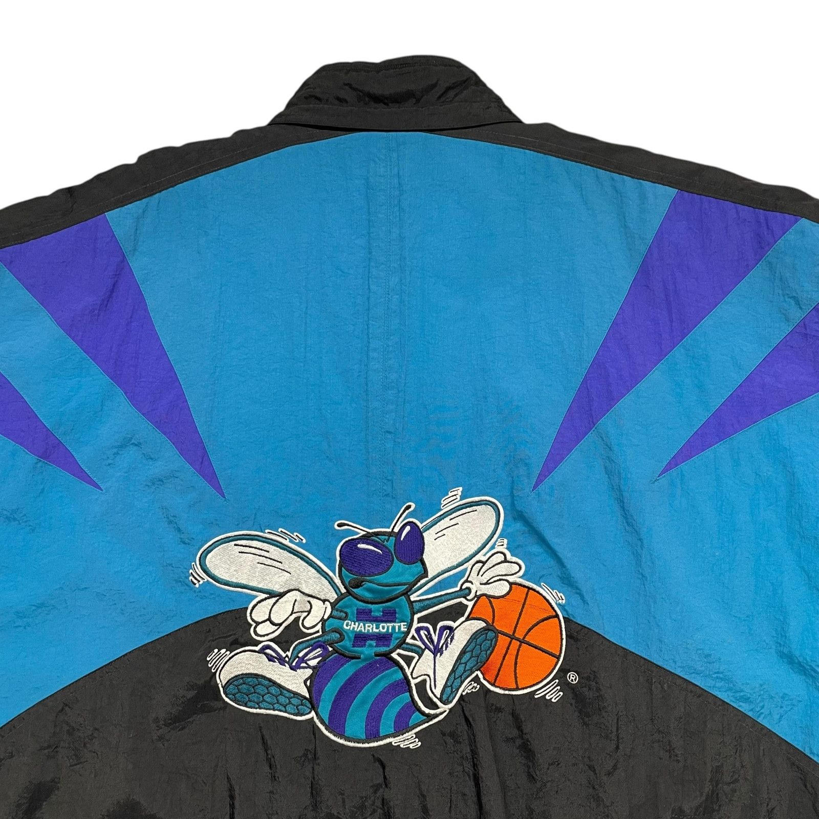 NBA VTG 90s CHARLOTTE HORNETS APEX ONE FULL ZIP PUFFER JACKET XL Size US XL / EU 56 / 4 - 3 Thumbnail
