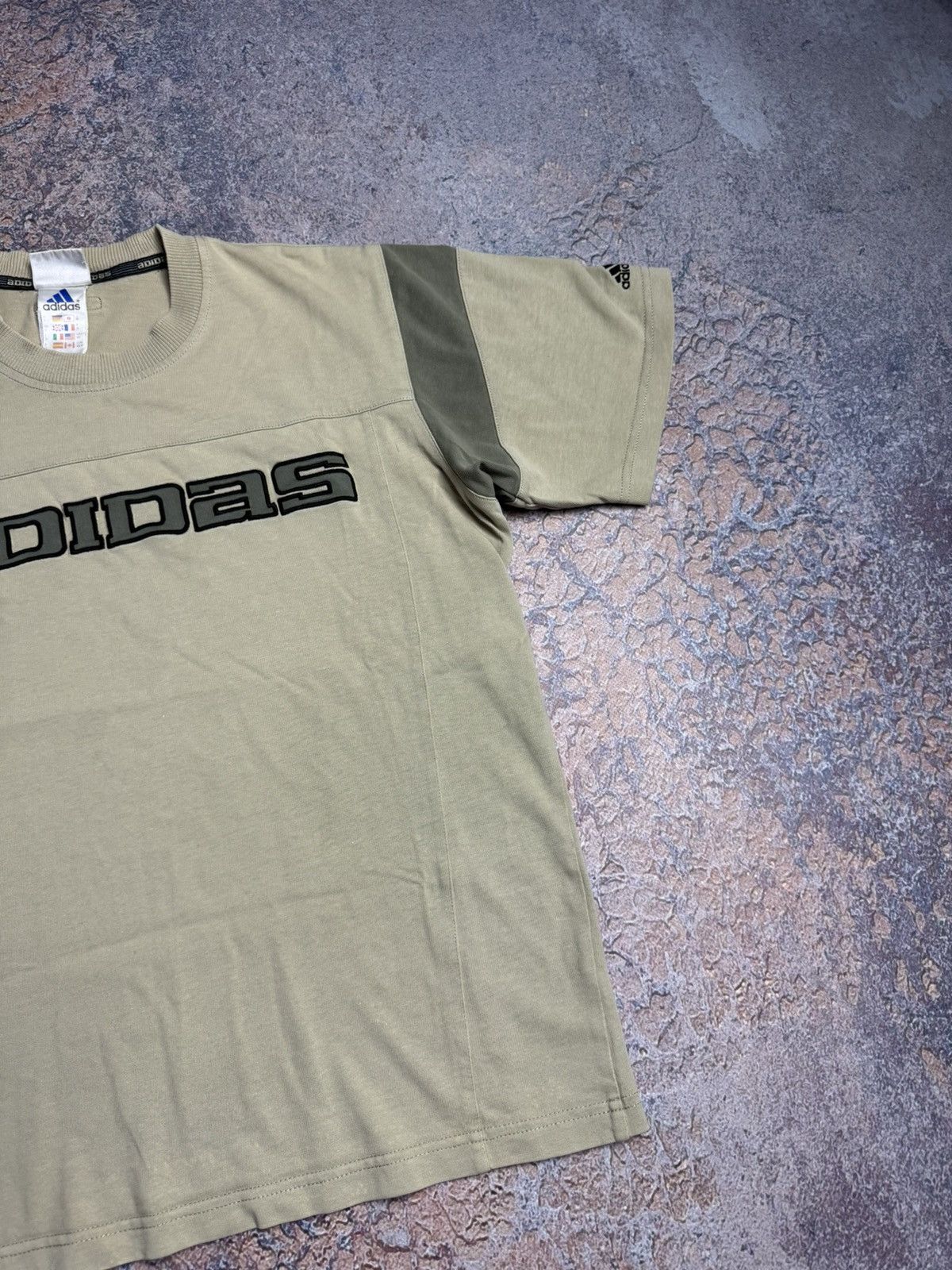 Adidas Adidas big logo vintage t-shirt size s y2k Size US S / EU 44-46 / 1 - 3 Thumbnail