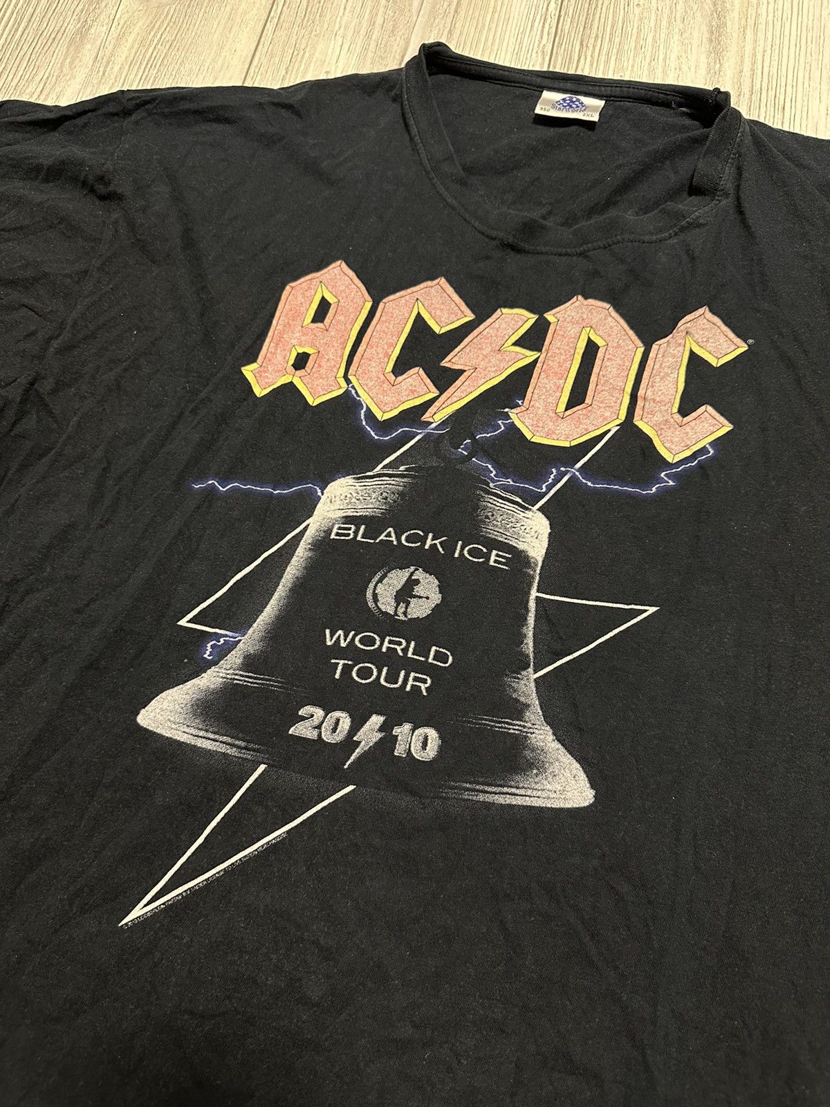 Band Tees Vintage Ac/Dc World Tour "Black Ice" 2010 T Shirt Size US XXL / EU 58 / 5 - 2 Thumbnail