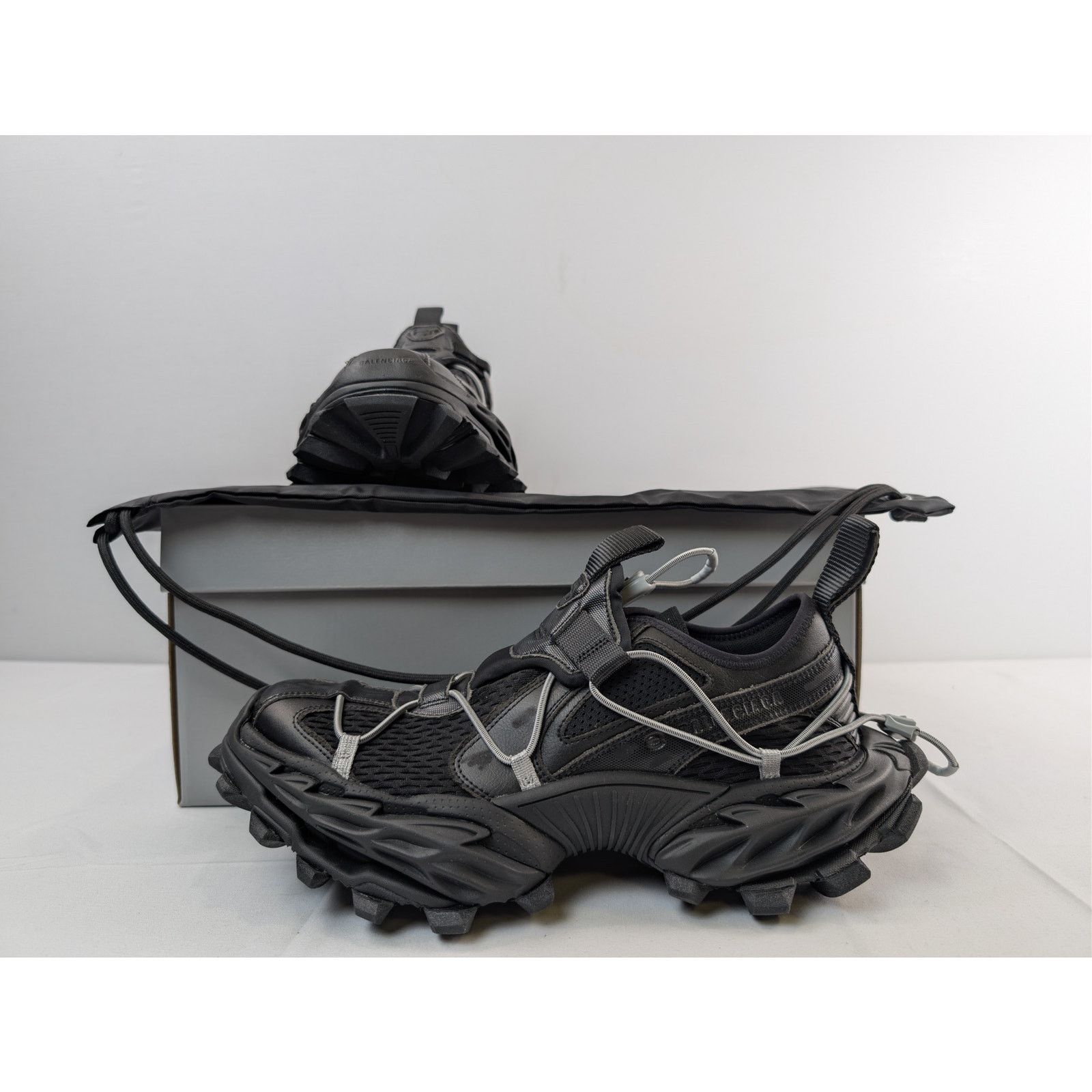 Balenciaga o1rshd1 Hike Low-Top Sneakers in Black Size US 11 / EU 44 - 18 Thumbnail