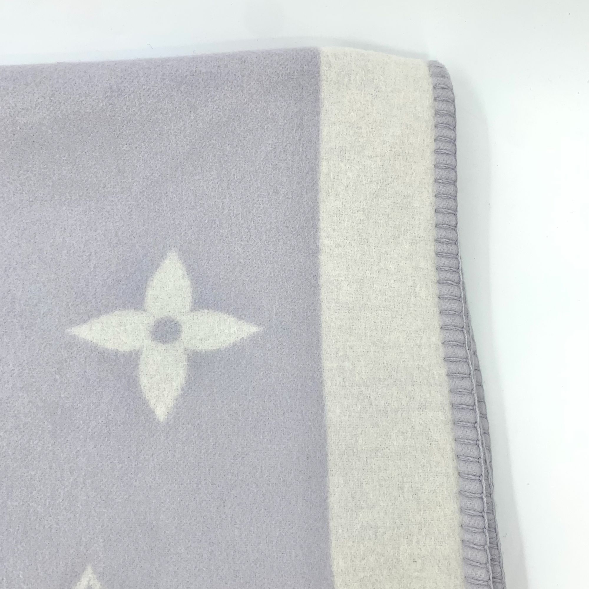 Louis Vuitton Louis Vuitton Light Purple Monogram Wool & Cashmere Blanket Size ONE SIZE - 8 Thumbnail