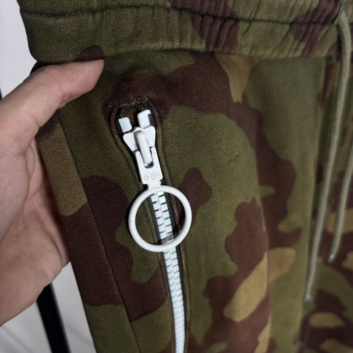 Off-White OFF-WHITE Seeing Things Camo Sweats Size M Used Size US 34 / EU 50 - 6 Thumbnail