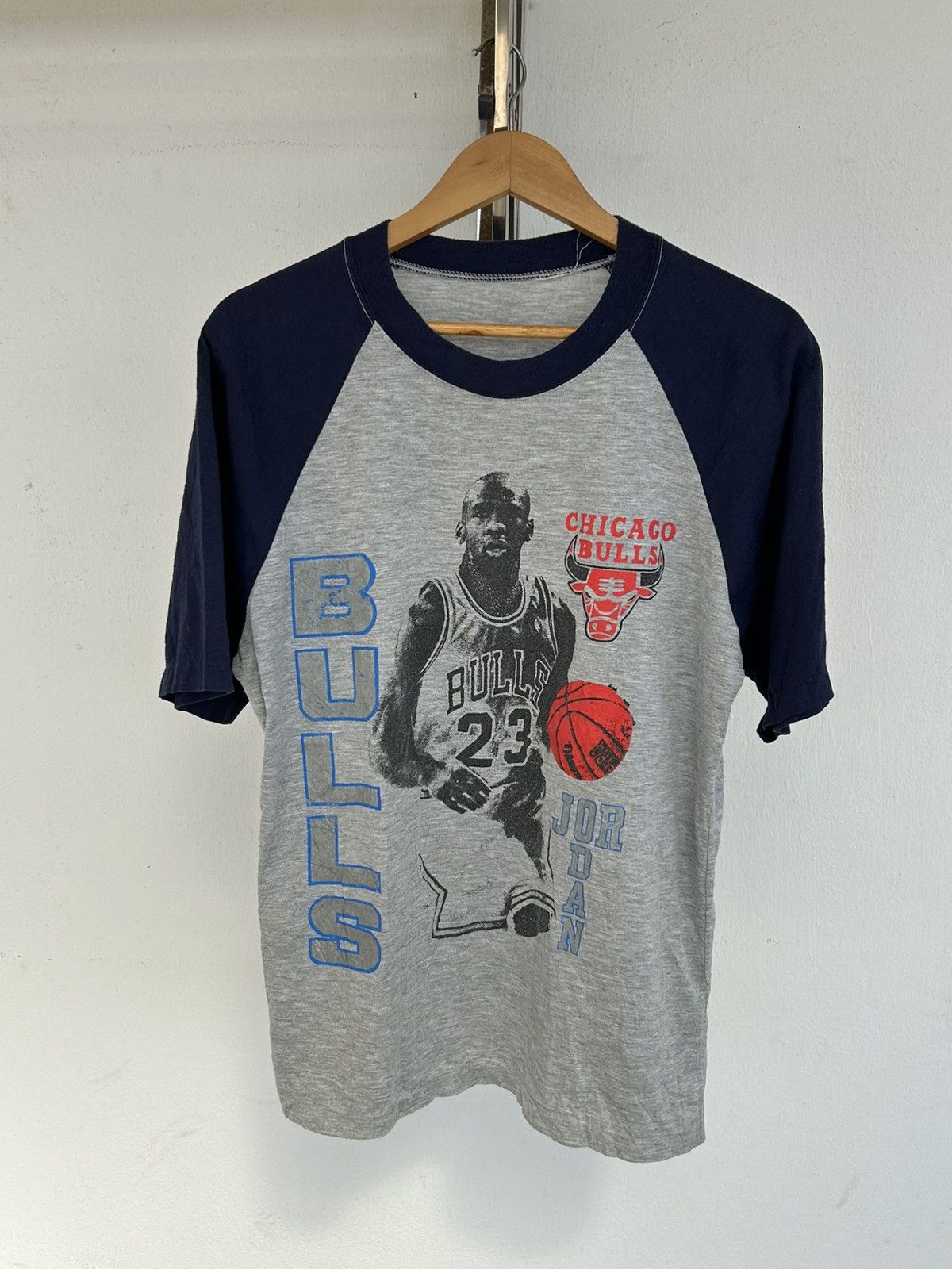 Jordan Brand Raglan Jordan Chicago Bulls Vintage T Size US M / EU 48-50 / 2 - 2 Thumbnail