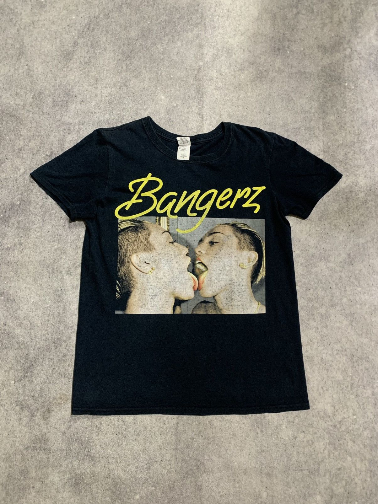 Band Tees Bangerz tour 2014 miley cyrus Size US S / EU 44-46 / 1 - 1 Thumbnail