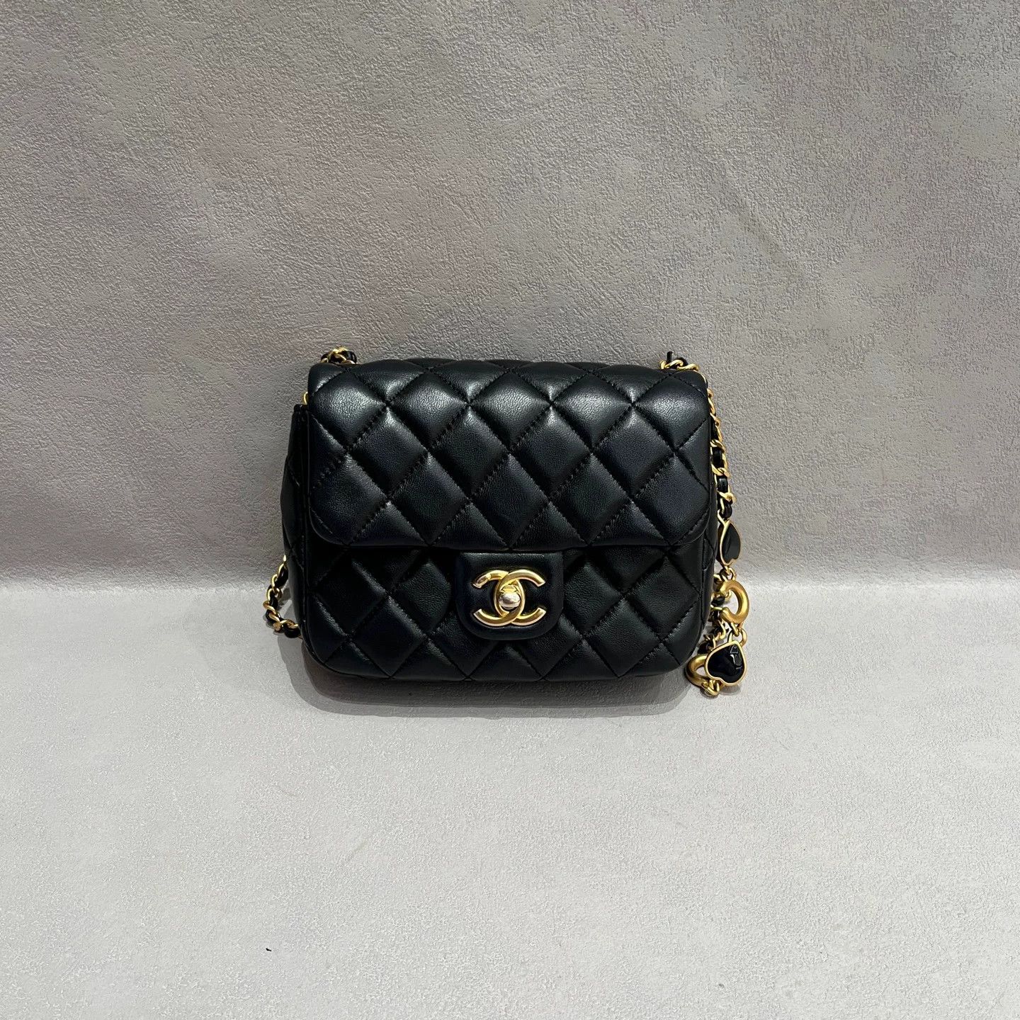 Chanel Pre-loved Bag Very good condition Size ONE SIZE - 1 Thumbnail