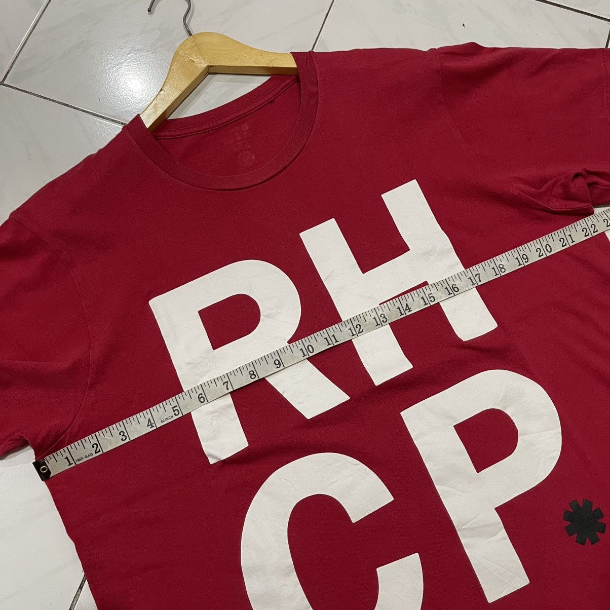 Band Tees Thrashed faded Red hot chili peppers UT tee Size US XL / EU 56 / 4 - 7 Thumbnail