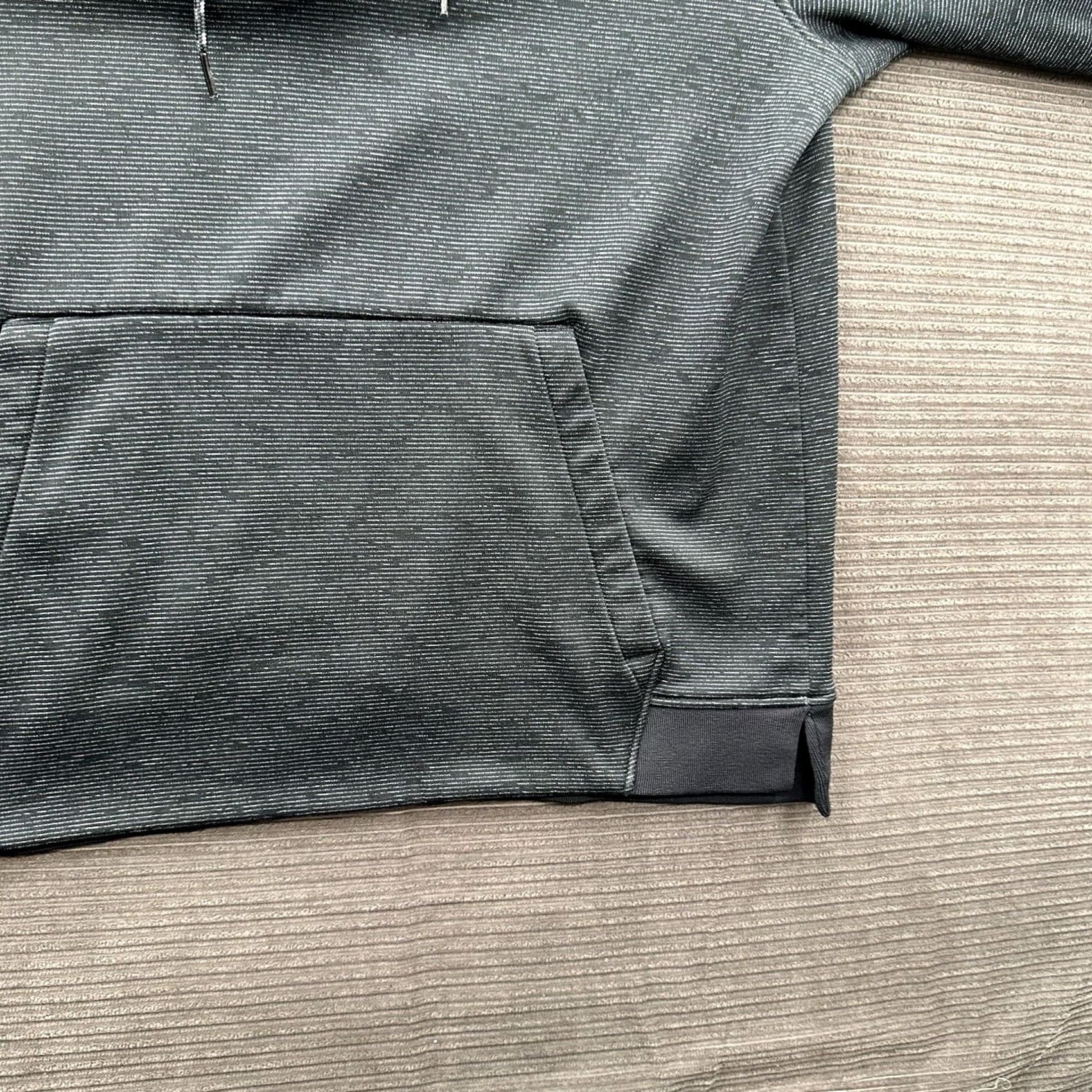 Under Armour Under Armour Hoodie Men M Gray Polyester Gym Training Athletic Pullover Hooded Long Sleeve Size US M / EU 48-50 / 2 - 6 Thumbnail
