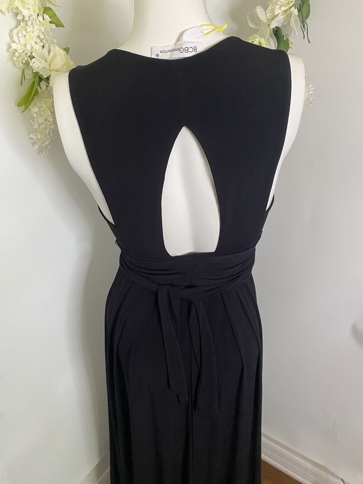 BCBGeneration V Neck Belted Black Maxi Dress Sz XS Front Sli