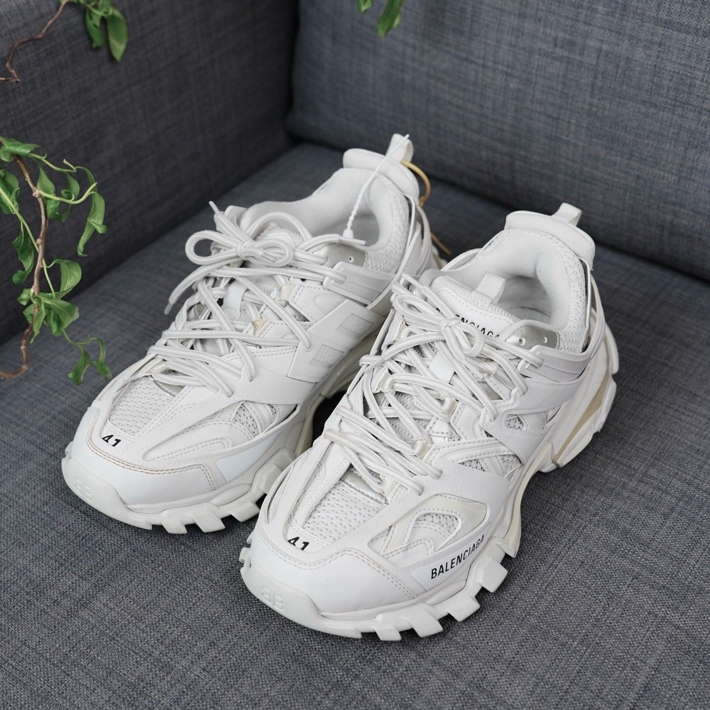 Balenciaga Balenciaga White Lowtop Sneakers us_11 Women Size US 11 / IT 41 - 1 Thumbnail
