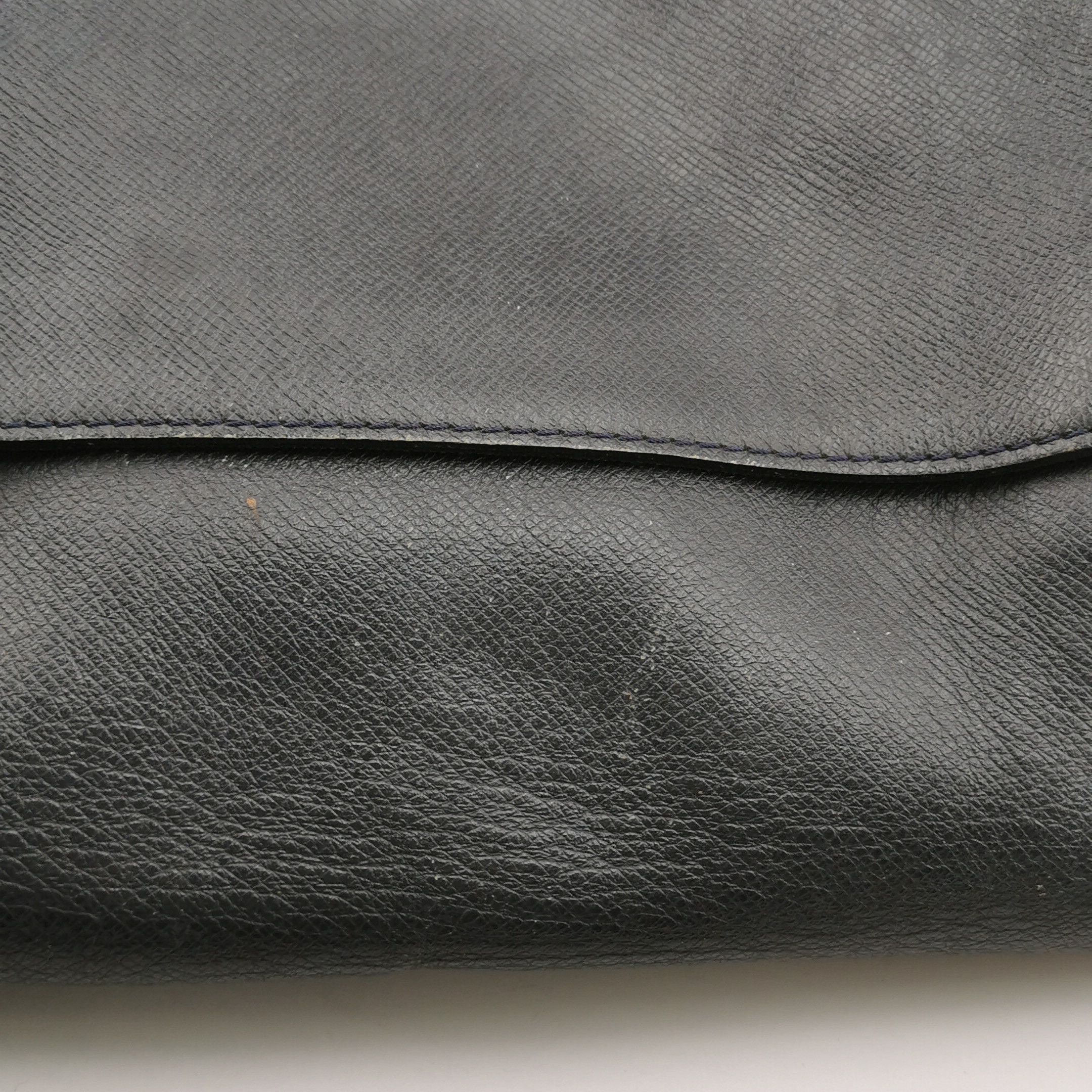 Louis Vuitton Louis Vuitton (LV) Taiga leather solid color flap letter lo Size ONE SIZE - 2 Thumbnail