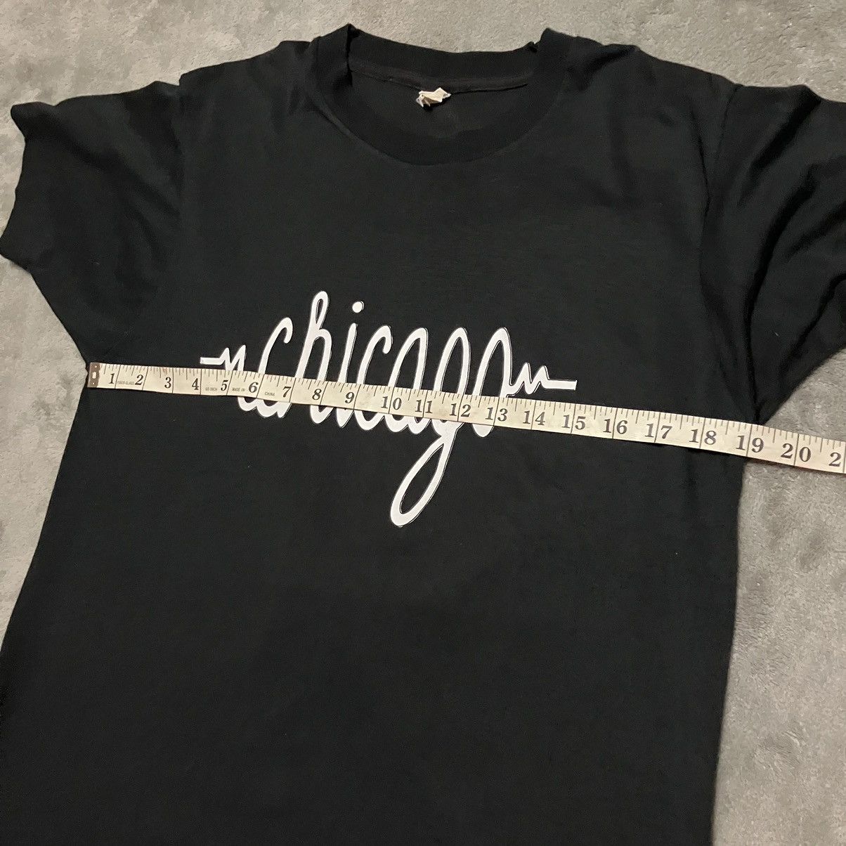 Vintage Chicago Spell out Cursive Black White Vintage Size Large Size US L / EU 52-54 / 3 - 4 Thumbnail