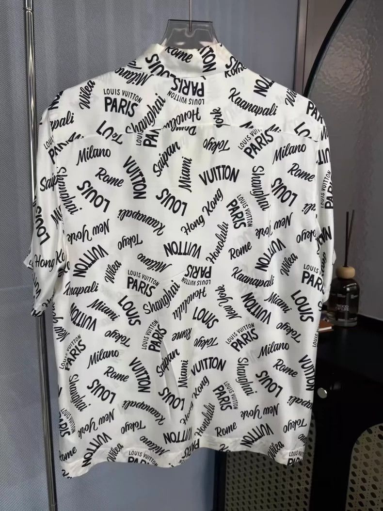 Louis Vuitton louis vuitton White bullet screen full of logo silk shirt Size US S / EU 44-46 / 1 - 2 Thumbnail
