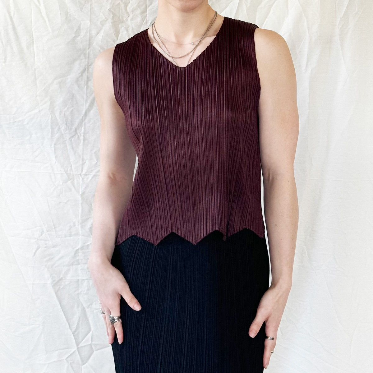 Issey Miyake × Pleats Please Issey Miyake Pleats Please Brown V-Neck Tank w/ Zigzag Hem Size M / US 6-8 / IT 42-44 - 3 Thumbnail